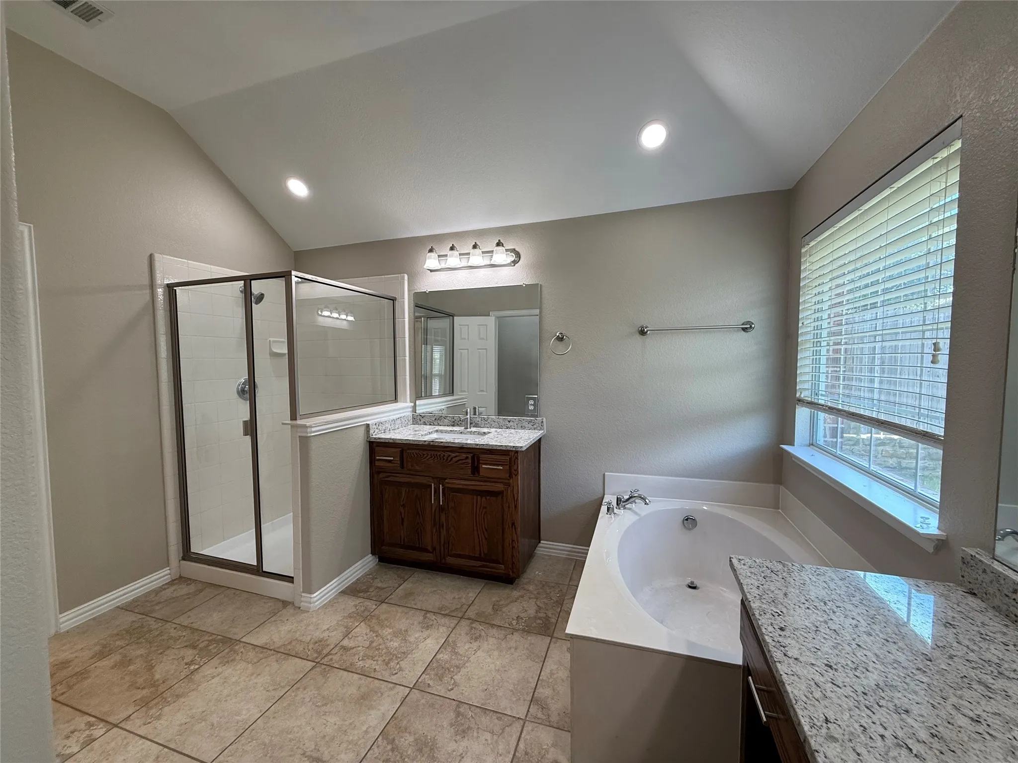 Single Family Residence For Sale in Kaufman County , 108 Cole Street, Forney, Texas 75126, 3 Bedroom, 2 Bathroom, 2 Garage spaces, 1,942 Sqft, built in 2005, Preowned, mls#21233280, Real Estate Agent in Forney, Homes For Sale in Kaufman county, Homes For Sale in Forney, Realtor in Forney Texas, Real Estate Brokerage Independent Realty Texas, Luminita Cordes Realtor