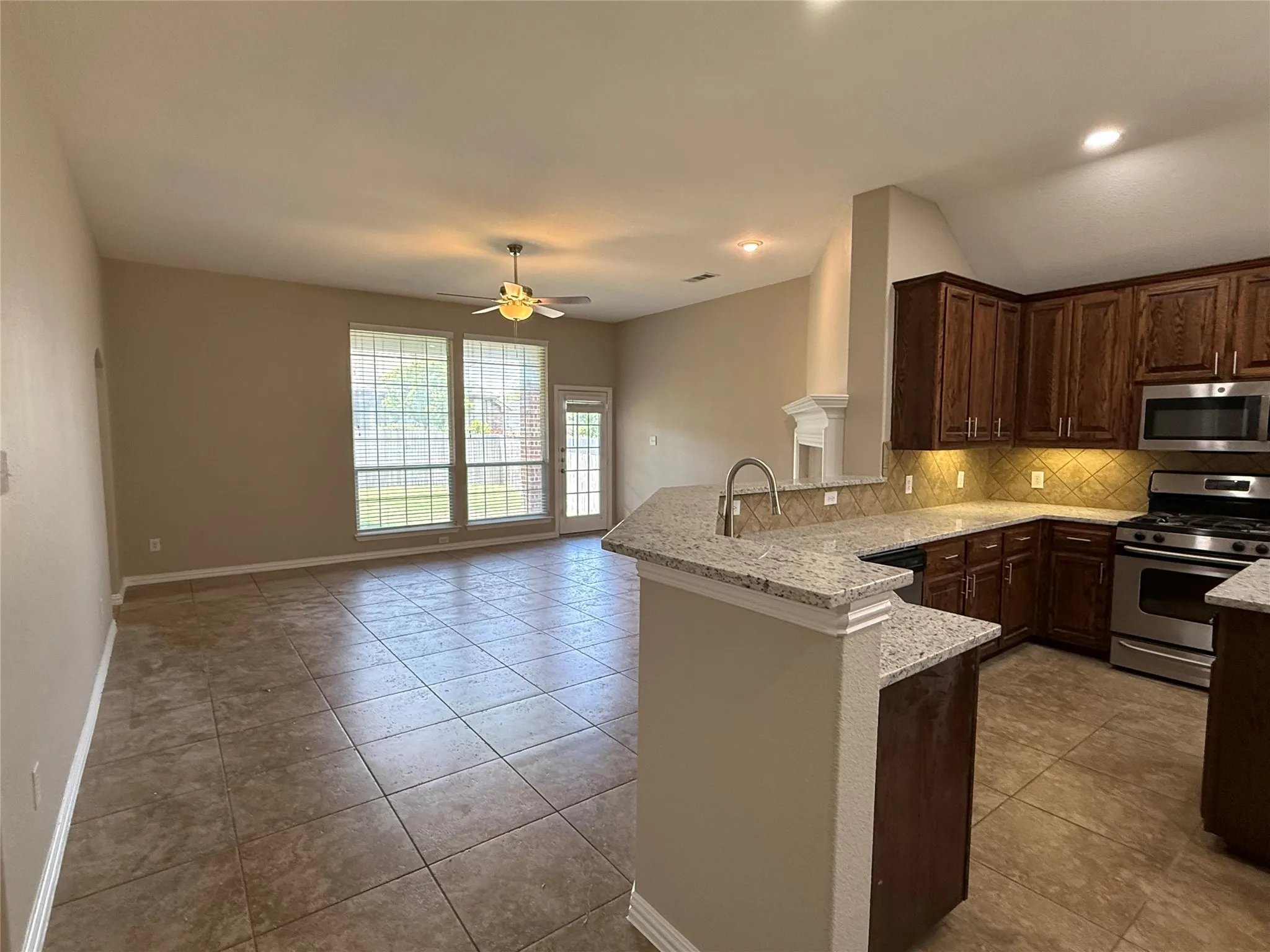 Single Family Residence For Sale in Kaufman County , 108 Cole Street, Forney, Texas 75126, 3 Bedroom, 2 Bathroom, 2 Garage spaces, 1,942 Sqft, built in 2005, Preowned, mls#21233280, Real Estate Agent in Forney, Homes For Sale in Kaufman county, Homes For Sale in Forney, Realtor in Forney Texas, Real Estate Brokerage Independent Realty Texas, Luminita Cordes Realtor