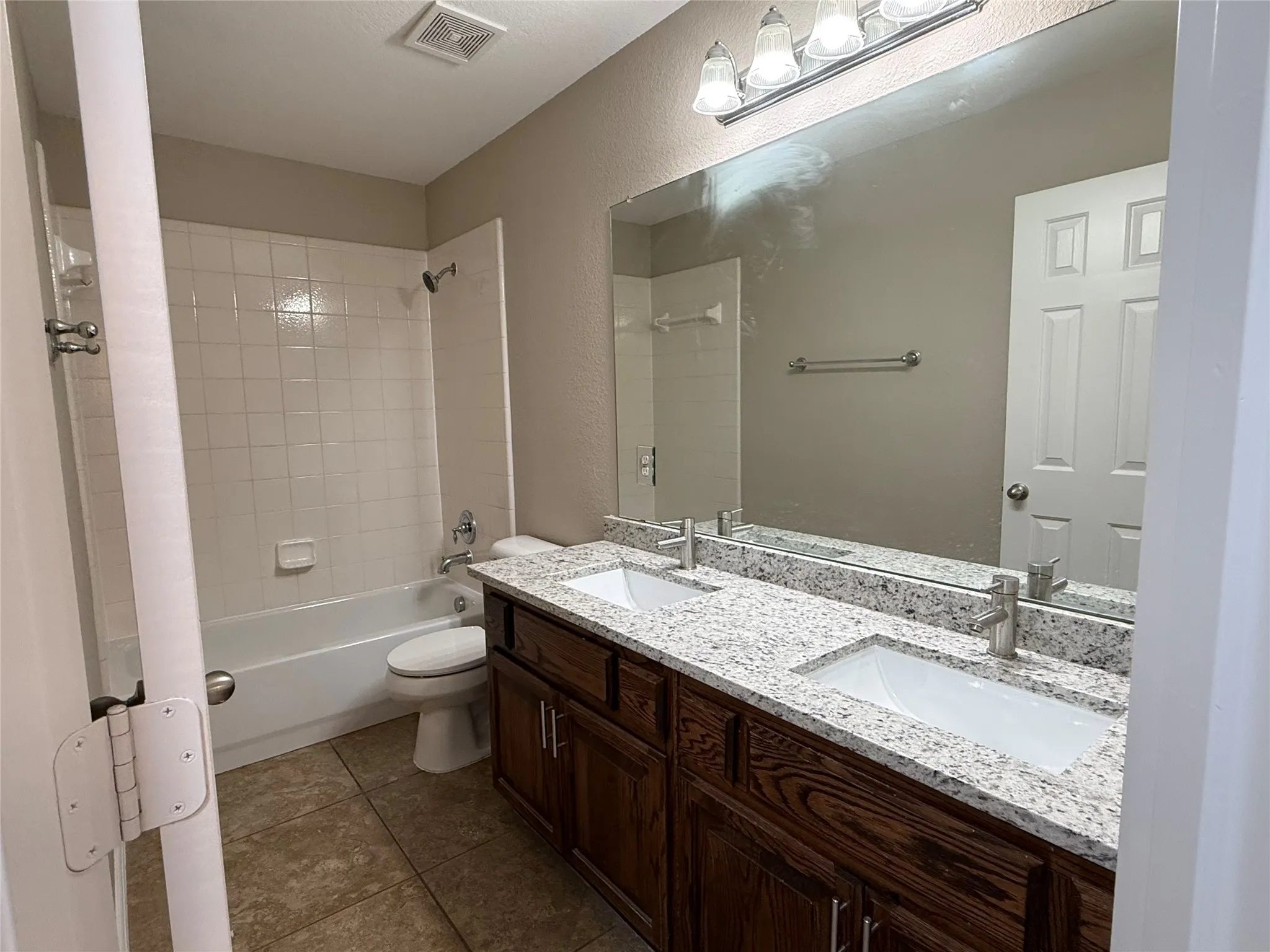 Single Family Residence For Sale in Kaufman County , 108 Cole Street, Forney, Texas 75126, 3 Bedroom, 2 Bathroom, 2 Garage spaces, 1,942 Sqft, built in 2005, Preowned, mls#21233280, Real Estate Agent in Forney, Homes For Sale in Kaufman county, Homes For Sale in Forney, Realtor in Forney Texas, Real Estate Brokerage Independent Realty Texas, Luminita Cordes Realtor
