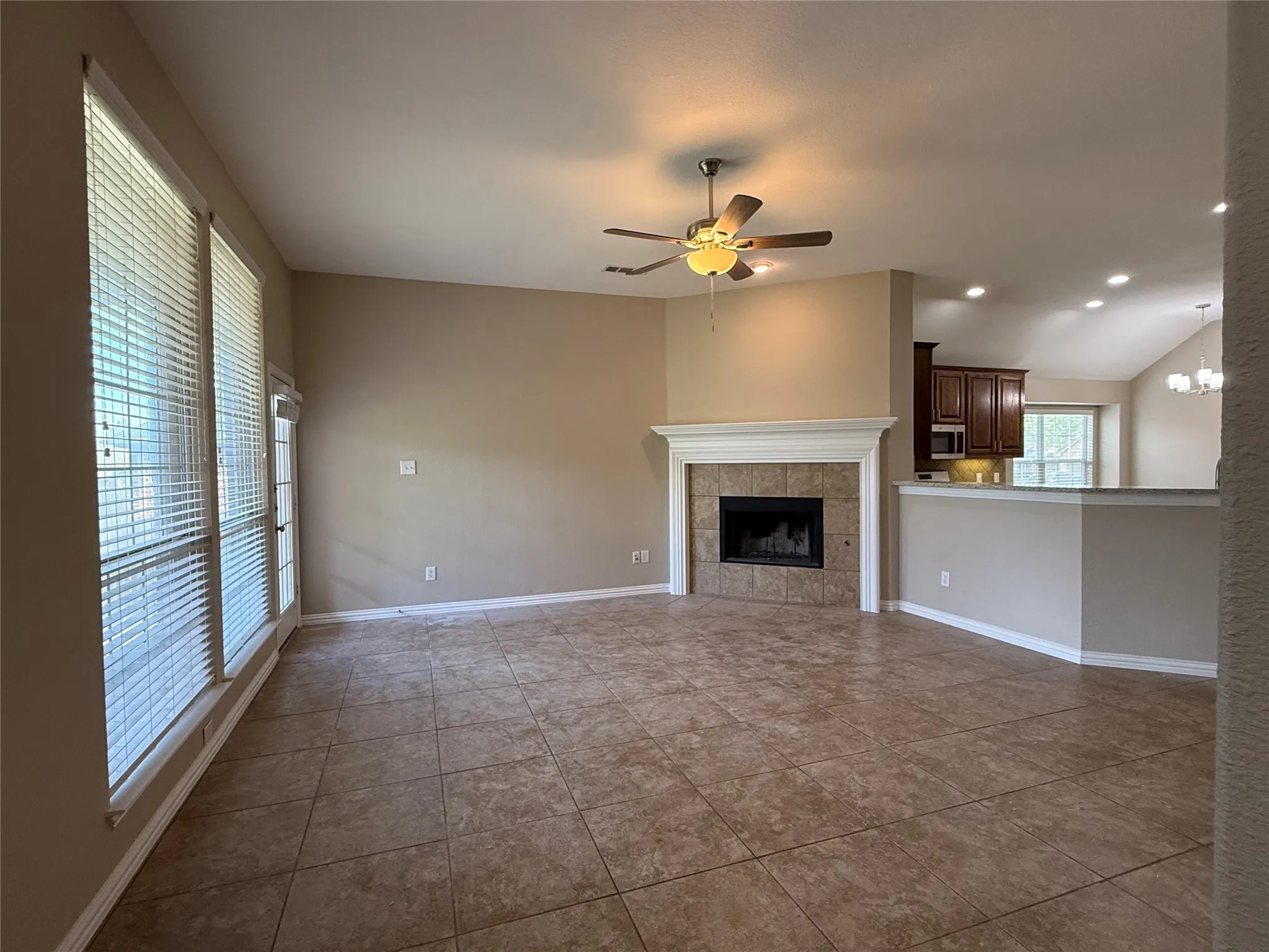 Single Family Residence For Sale in Kaufman County , 108 Cole Street, Forney, Texas 75126, 3 Bedroom, 2 Bathroom, 2 Garage spaces, 1,942 Sqft, built in 2005, Preowned, mls#21233280, Real Estate Agent in Forney, Homes For Sale in Kaufman county, Homes For Sale in Forney, Realtor in Forney Texas, Real Estate Brokerage Independent Realty Texas, Luminita Cordes Realtor
