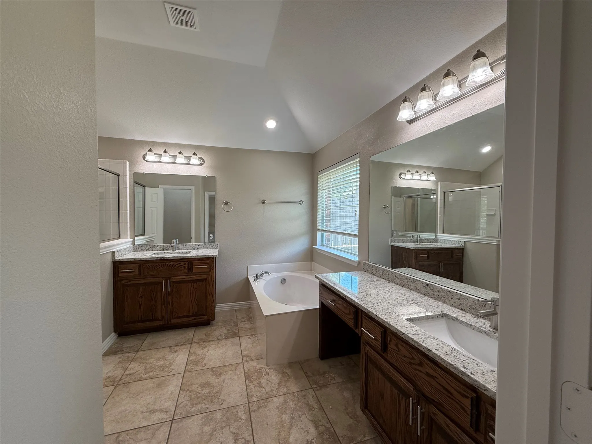 Single Family Residence For Sale in Kaufman County , 108 Cole Street, Forney, Texas 75126, 3 Bedroom, 2 Bathroom, 2 Garage spaces, 1,942 Sqft, built in 2005, Preowned, mls#21233280, Real Estate Agent in Forney, Homes For Sale in Kaufman county, Homes For Sale in Forney, Realtor in Forney Texas, Real Estate Brokerage Independent Realty Texas, Luminita Cordes Realtor