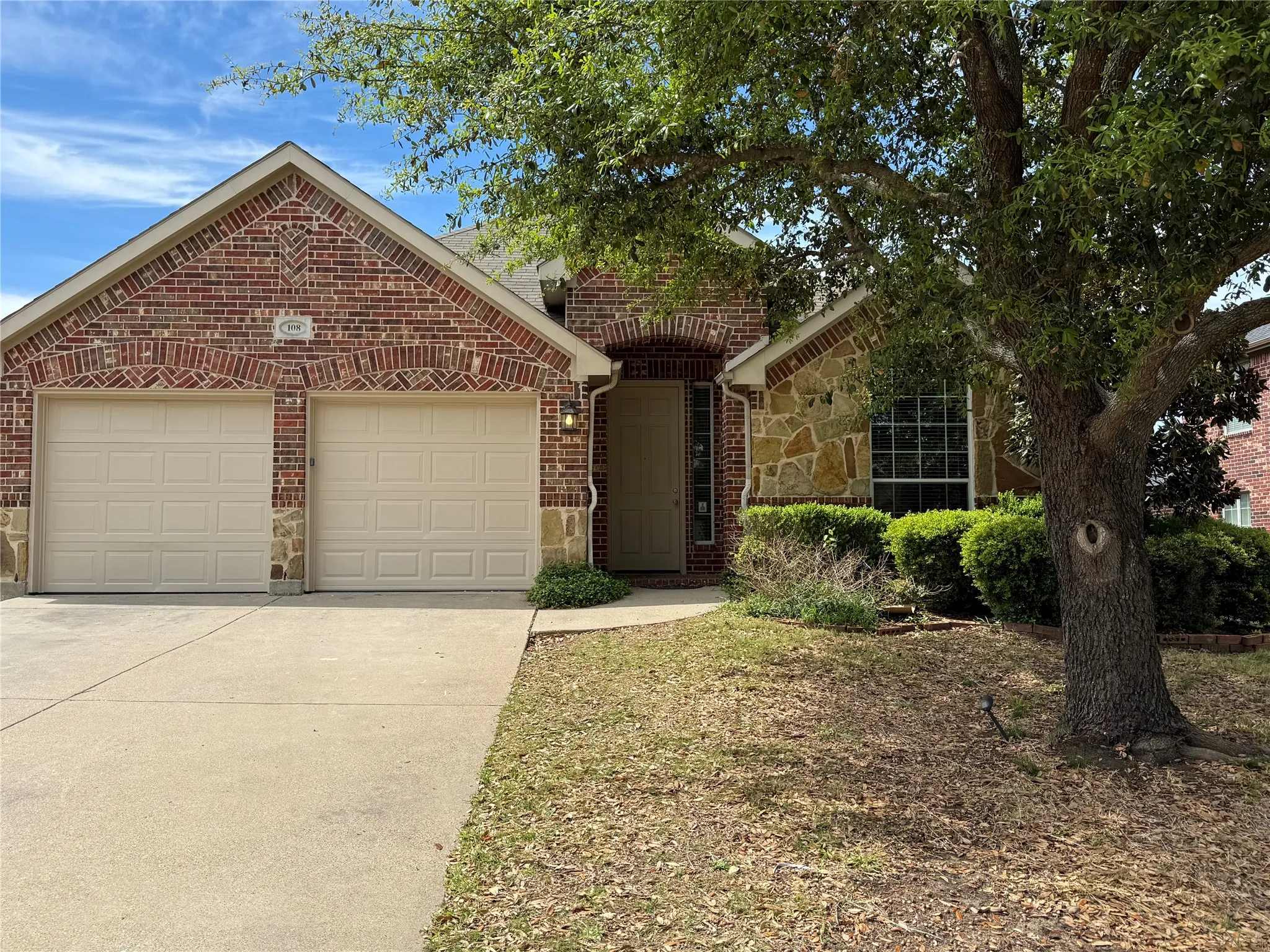 Single Family Residence For Sale in Kaufman County , 108 Cole Street, Forney, Texas 75126, 3 Bedroom, 2 Bathroom, 2 Garage spaces, 1,942 Sqft, built in 2005, Preowned, mls#21233280, Real Estate Agent in Forney, Homes For Sale in Kaufman county, Homes For Sale in Forney, Realtor in Forney Texas, Real Estate Brokerage Independent Realty Texas, Luminita Cordes Realtor