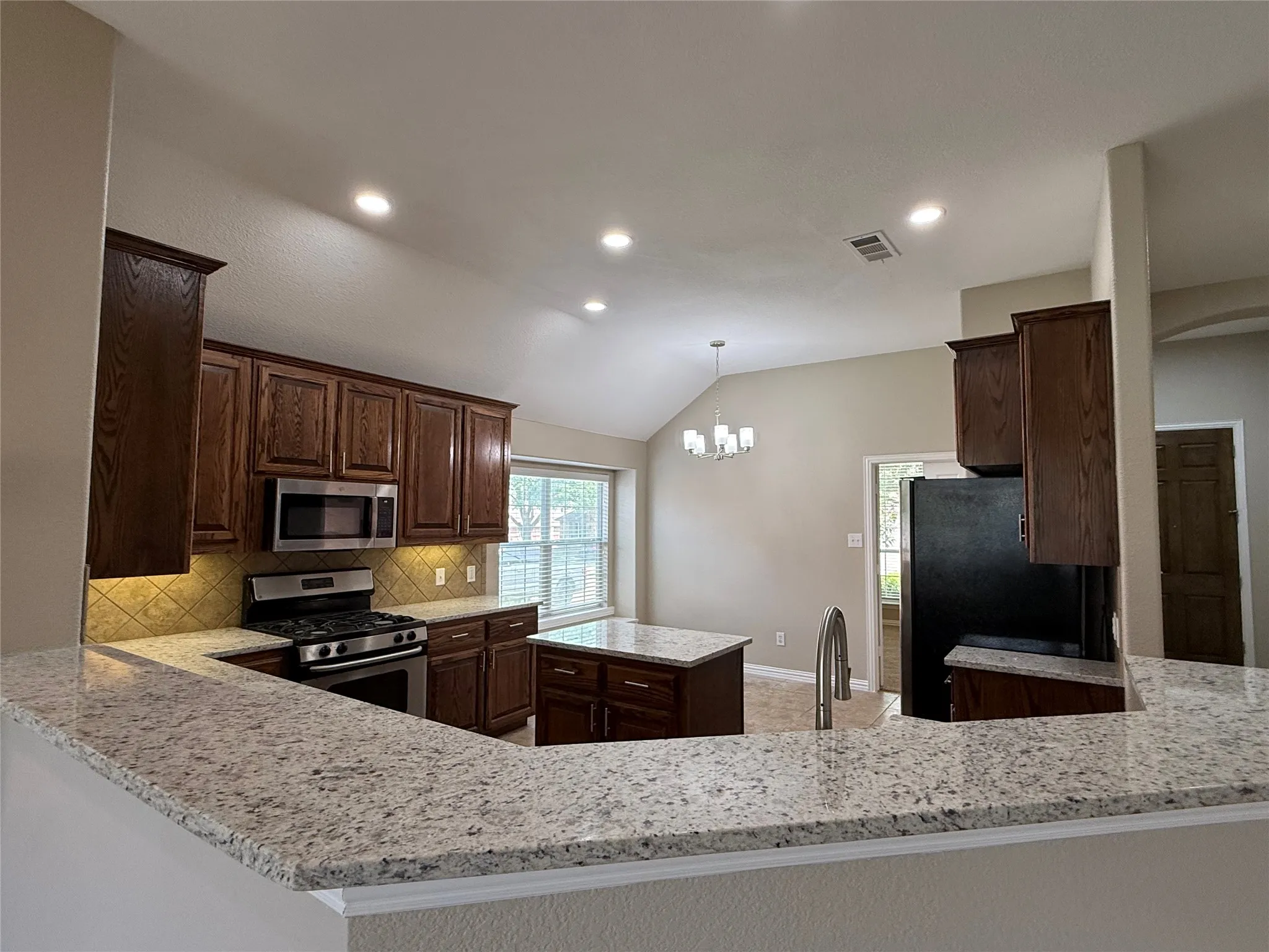 Single Family Residence For Sale in Kaufman County , 108 Cole Street, Forney, Texas 75126, 3 Bedroom, 2 Bathroom, 2 Garage spaces, 1,942 Sqft, built in 2005, Preowned, mls#21233280, Real Estate Agent in Forney, Homes For Sale in Kaufman county, Homes For Sale in Forney, Realtor in Forney Texas, Real Estate Brokerage Independent Realty Texas, Luminita Cordes Realtor