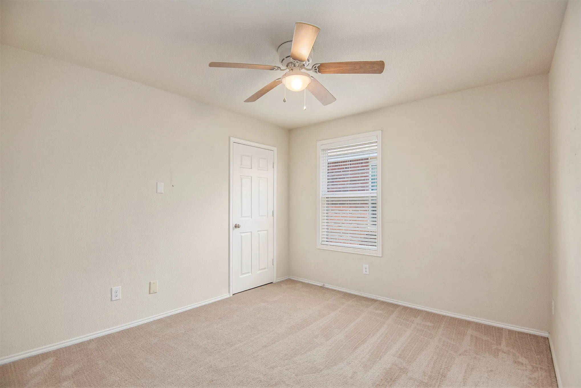Single Family Residence For Rent in Tarrant County , 304 Chert Lane, Fort Worth, Texas 76131, 3 Bedrooms, 2 Bathrooms, 2 Garage spaces, 1,825 Sqft, built in 2014, Preowned, Price $1,950, mls#21240694, Real Estate Agent in Fort Worth, Homes For Rent in Tarrant county, Homes For Rent in Fort Worth, Realtor in Fort Worth Texas, Real Estate Brokerage Independent Realty Texas, Luminita Cordes Realtor