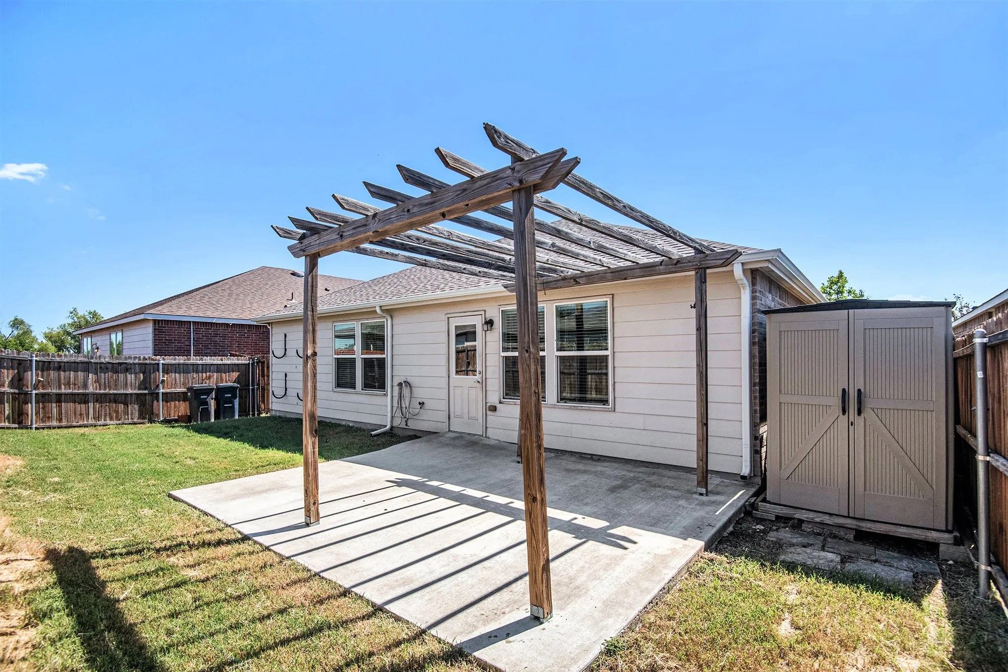 Single Family Residence For Rent in Tarrant County , 304 Chert Lane, Fort Worth, Texas 76131, 3 Bedrooms, 2 Bathrooms, 2 Garage spaces, 1,825 Sqft, built in 2014, Preowned, Price $1,950, mls#21240694, Real Estate Agent in Fort Worth, Homes For Rent in Tarrant county, Homes For Rent in Fort Worth, Realtor in Fort Worth Texas, Real Estate Brokerage Independent Realty Texas, Luminita Cordes Realtor