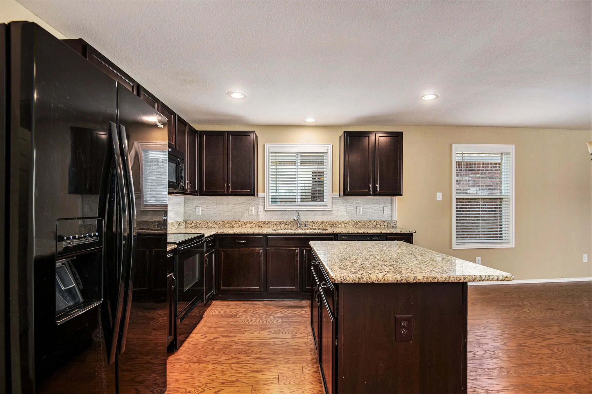 Single Family Residence For Rent in Tarrant County , 304 Chert Lane, Fort Worth, Texas 76131, 3 Bedrooms, 2 Bathrooms, 2 Garage spaces, 1,825 Sqft, built in 2014, Preowned, Price $1,950, mls#21240694, Real Estate Agent in Fort Worth, Homes For Rent in Tarrant county, Homes For Rent in Fort Worth, Realtor in Fort Worth Texas, Real Estate Brokerage Independent Realty Texas, Luminita Cordes Realtor