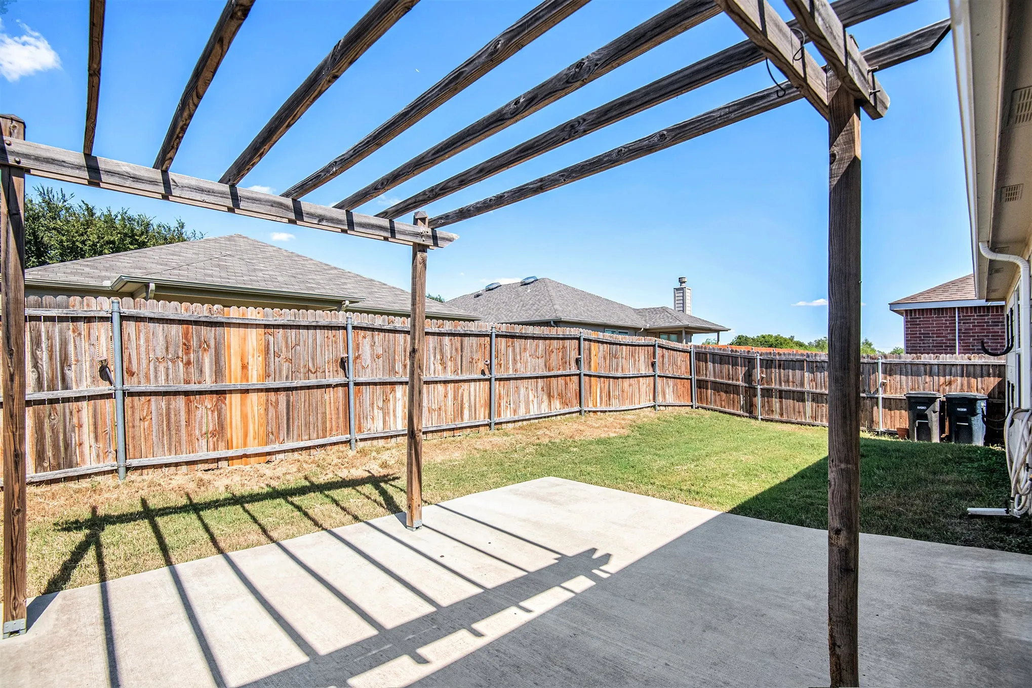 Single Family Residence For Rent in Tarrant County , 304 Chert Lane, Fort Worth, Texas 76131, 3 Bedrooms, 2 Bathrooms, 2 Garage spaces, 1,825 Sqft, built in 2014, Preowned, Price $1,950, mls#21240694, Real Estate Agent in Fort Worth, Homes For Rent in Tarrant county, Homes For Rent in Fort Worth, Realtor in Fort Worth Texas, Real Estate Brokerage Independent Realty Texas, Luminita Cordes Realtor