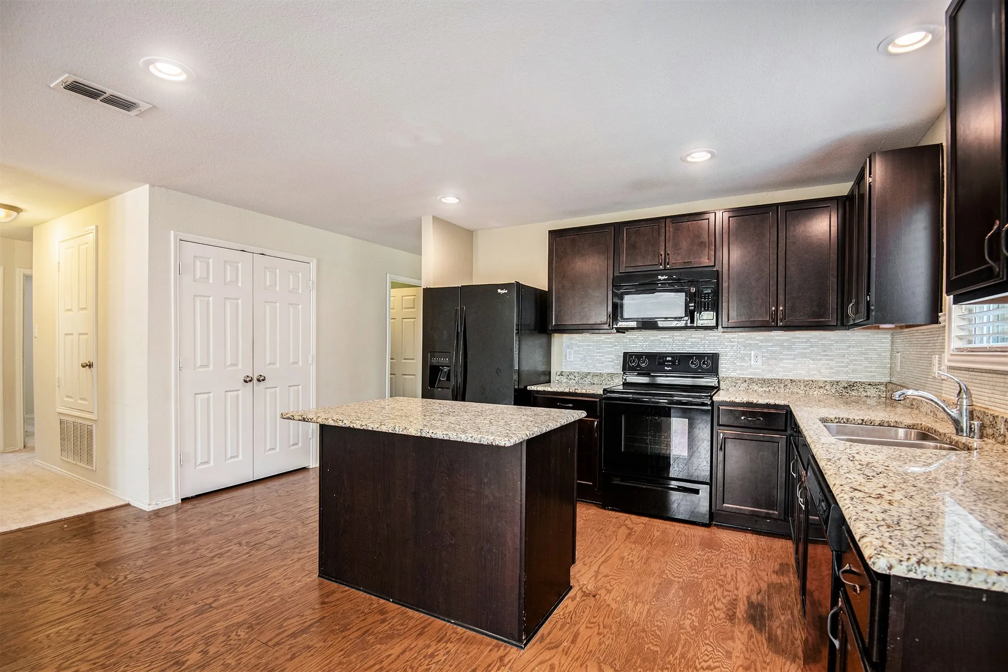 Single Family Residence For Rent in Tarrant County , 304 Chert Lane, Fort Worth, Texas 76131, 3 Bedrooms, 2 Bathrooms, 2 Garage spaces, 1,825 Sqft, built in 2014, Preowned, Price $1,950, mls#21240694, Real Estate Agent in Fort Worth, Homes For Rent in Tarrant county, Homes For Rent in Fort Worth, Realtor in Fort Worth Texas, Real Estate Brokerage Independent Realty Texas, Luminita Cordes Realtor
