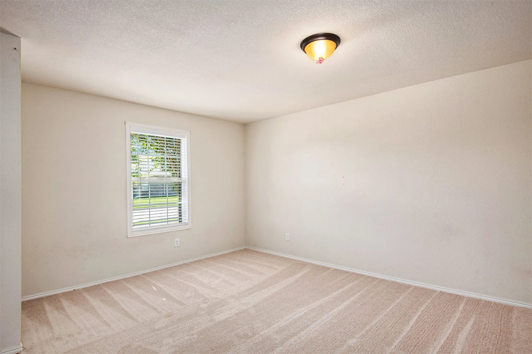 Single Family Residence For Rent in Tarrant County , 304 Chert Lane, Fort Worth, Texas 76131, 3 Bedrooms, 2 Bathrooms, 2 Garage spaces, 1,825 Sqft, built in 2014, Preowned, Price $1,950, mls#21240694, Real Estate Agent in Fort Worth, Homes For Rent in Tarrant county, Homes For Rent in Fort Worth, Realtor in Fort Worth Texas, Real Estate Brokerage Independent Realty Texas, Luminita Cordes Realtor