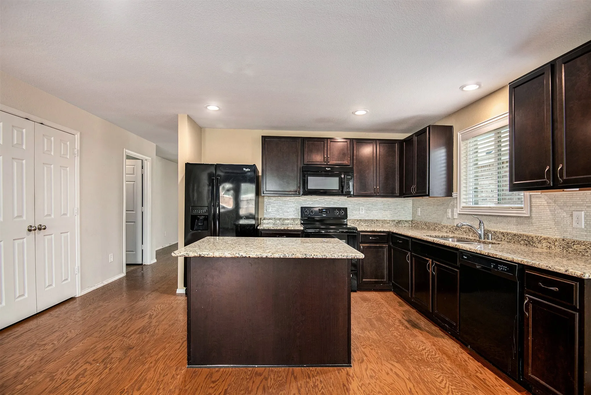 Single Family Residence For Rent in Tarrant County , 304 Chert Lane, Fort Worth, Texas 76131, 3 Bedrooms, 2 Bathrooms, 2 Garage spaces, 1,825 Sqft, built in 2014, Preowned, Price $1,950, mls#21240694, Real Estate Agent in Fort Worth, Homes For Rent in Tarrant county, Homes For Rent in Fort Worth, Realtor in Fort Worth Texas, Real Estate Brokerage Independent Realty Texas, Luminita Cordes Realtor