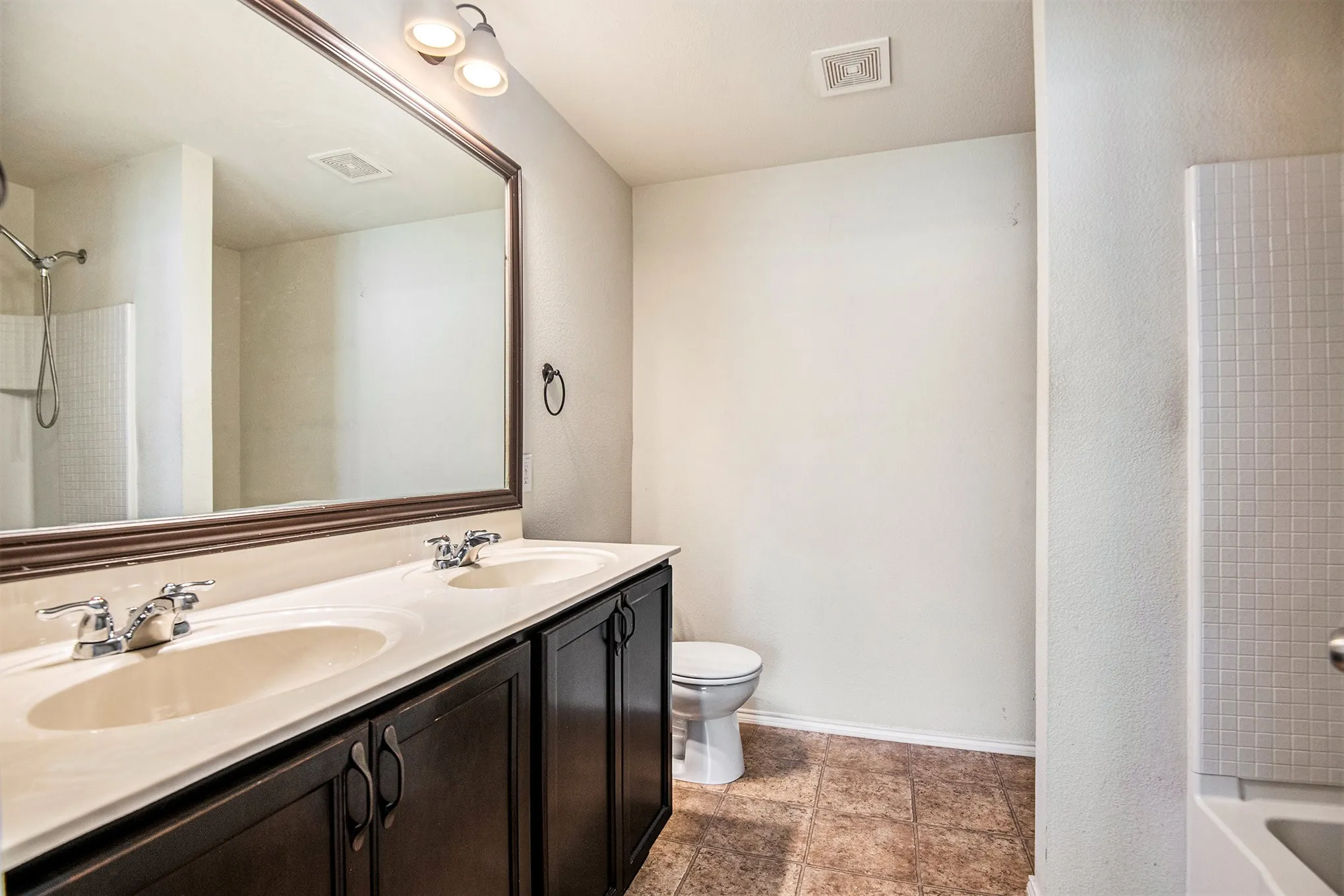 Single Family Residence For Rent in Tarrant County , 304 Chert Lane, Fort Worth, Texas 76131, 3 Bedrooms, 2 Bathrooms, 2 Garage spaces, 1,825 Sqft, built in 2014, Preowned, Price $1,950, mls#21240694, Real Estate Agent in Fort Worth, Homes For Rent in Tarrant county, Homes For Rent in Fort Worth, Realtor in Fort Worth Texas, Real Estate Brokerage Independent Realty Texas, Luminita Cordes Realtor