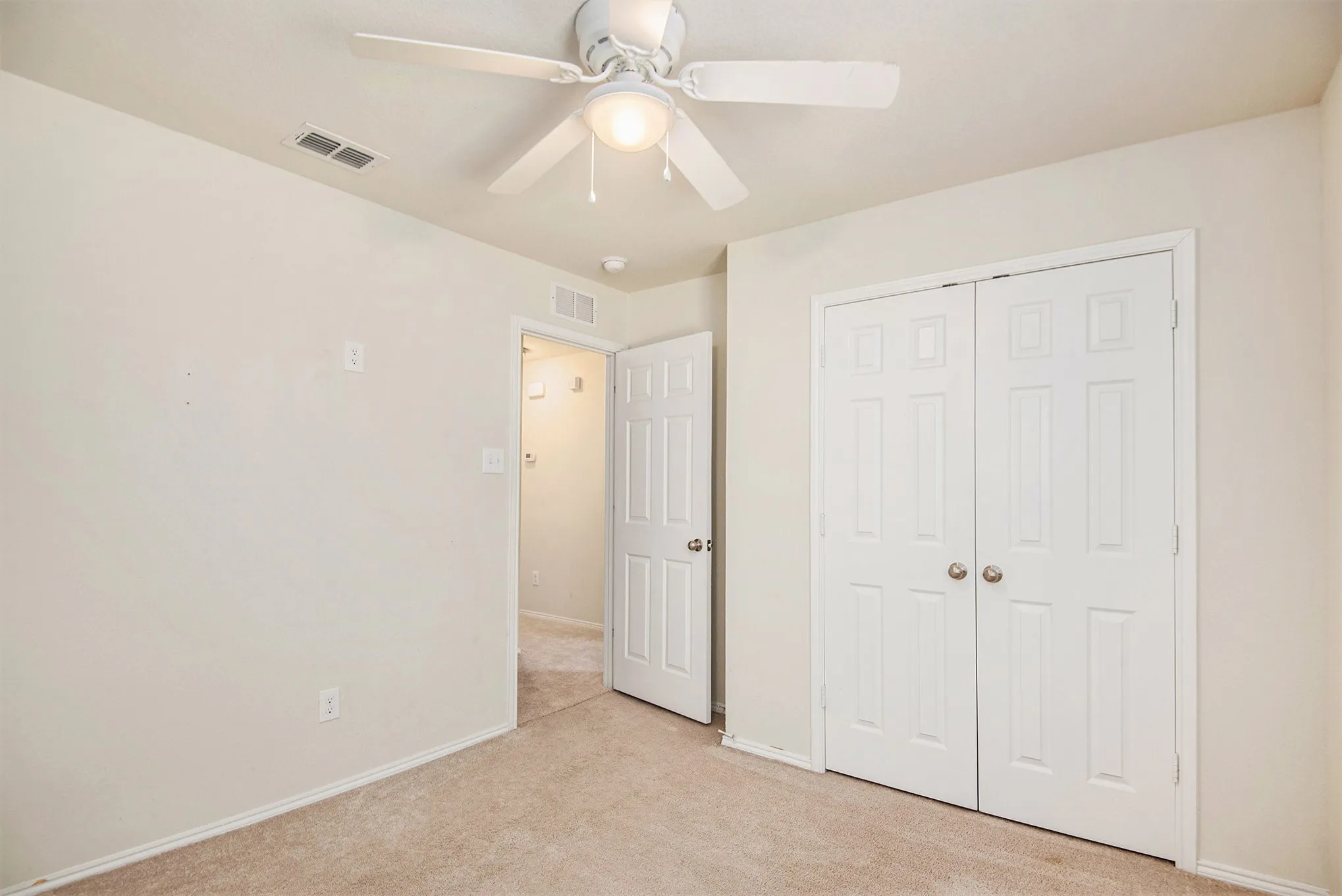 Single Family Residence For Rent in Tarrant County , 304 Chert Lane, Fort Worth, Texas 76131, 3 Bedrooms, 2 Bathrooms, 2 Garage spaces, 1,825 Sqft, built in 2014, Preowned, Price $1,950, mls#21240694, Real Estate Agent in Fort Worth, Homes For Rent in Tarrant county, Homes For Rent in Fort Worth, Realtor in Fort Worth Texas, Real Estate Brokerage Independent Realty Texas, Luminita Cordes Realtor