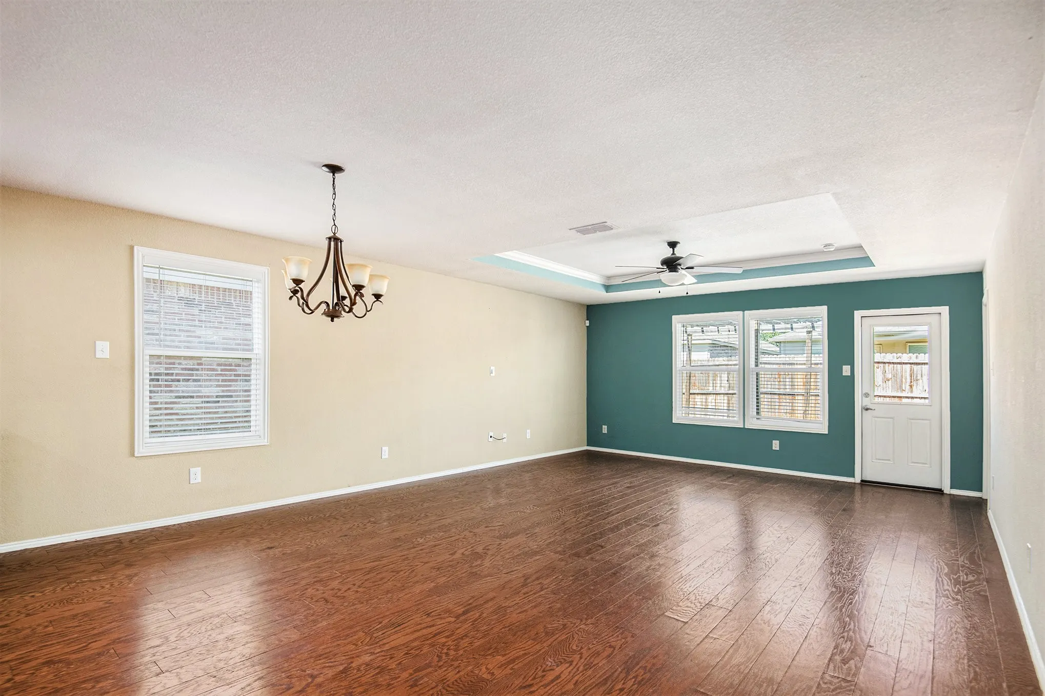 Single Family Residence For Rent in Tarrant County , 304 Chert Lane, Fort Worth, Texas 76131, 3 Bedrooms, 2 Bathrooms, 2 Garage spaces, 1,825 Sqft, built in 2014, Preowned, Price $1,950, mls#21240694, Real Estate Agent in Fort Worth, Homes For Rent in Tarrant county, Homes For Rent in Fort Worth, Realtor in Fort Worth Texas, Real Estate Brokerage Independent Realty Texas, Luminita Cordes Realtor