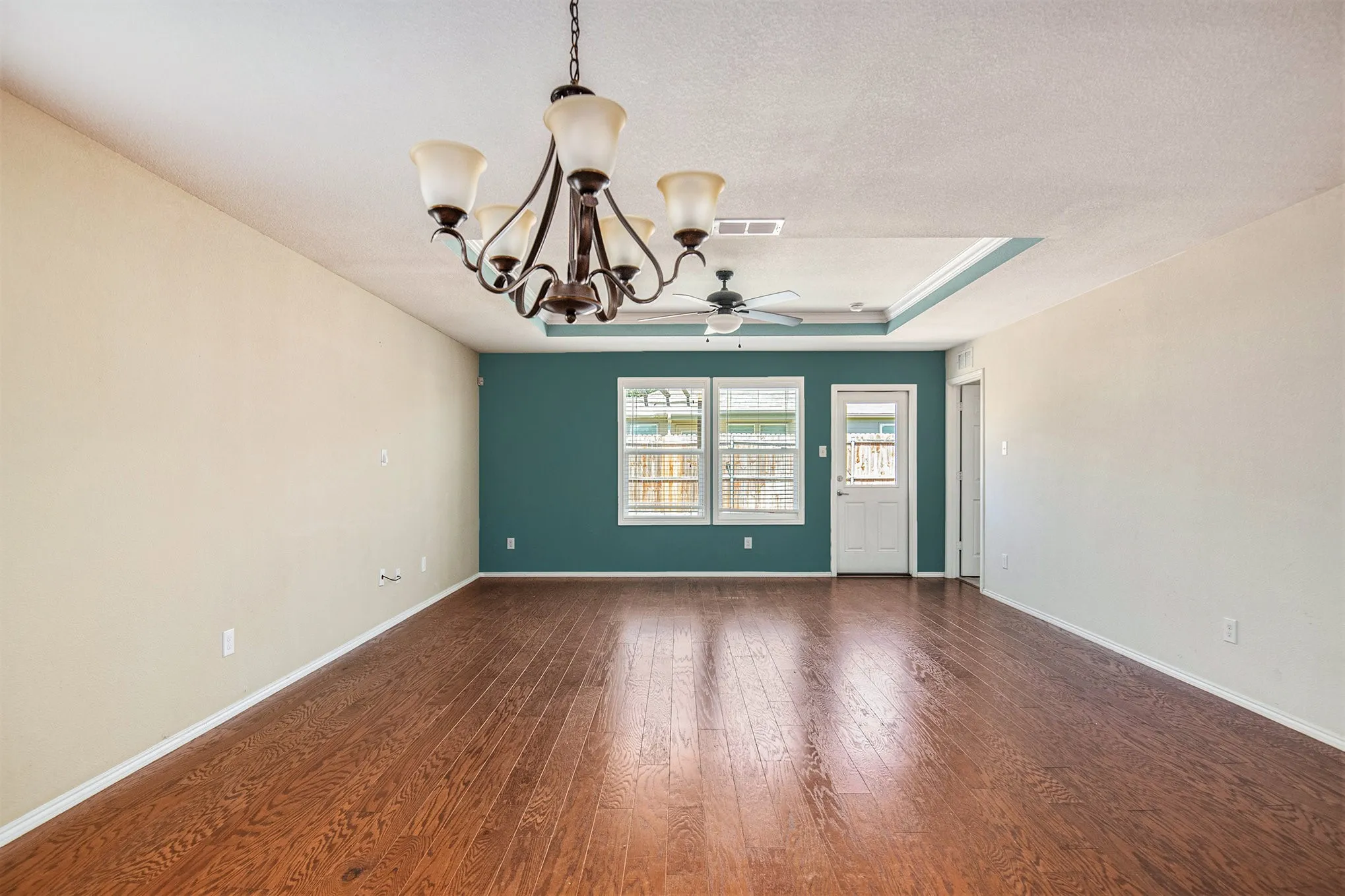 Single Family Residence For Rent in Tarrant County , 304 Chert Lane, Fort Worth, Texas 76131, 3 Bedrooms, 2 Bathrooms, 2 Garage spaces, 1,825 Sqft, built in 2014, Preowned, Price $1,950, mls#21240694, Real Estate Agent in Fort Worth, Homes For Rent in Tarrant county, Homes For Rent in Fort Worth, Realtor in Fort Worth Texas, Real Estate Brokerage Independent Realty Texas, Luminita Cordes Realtor