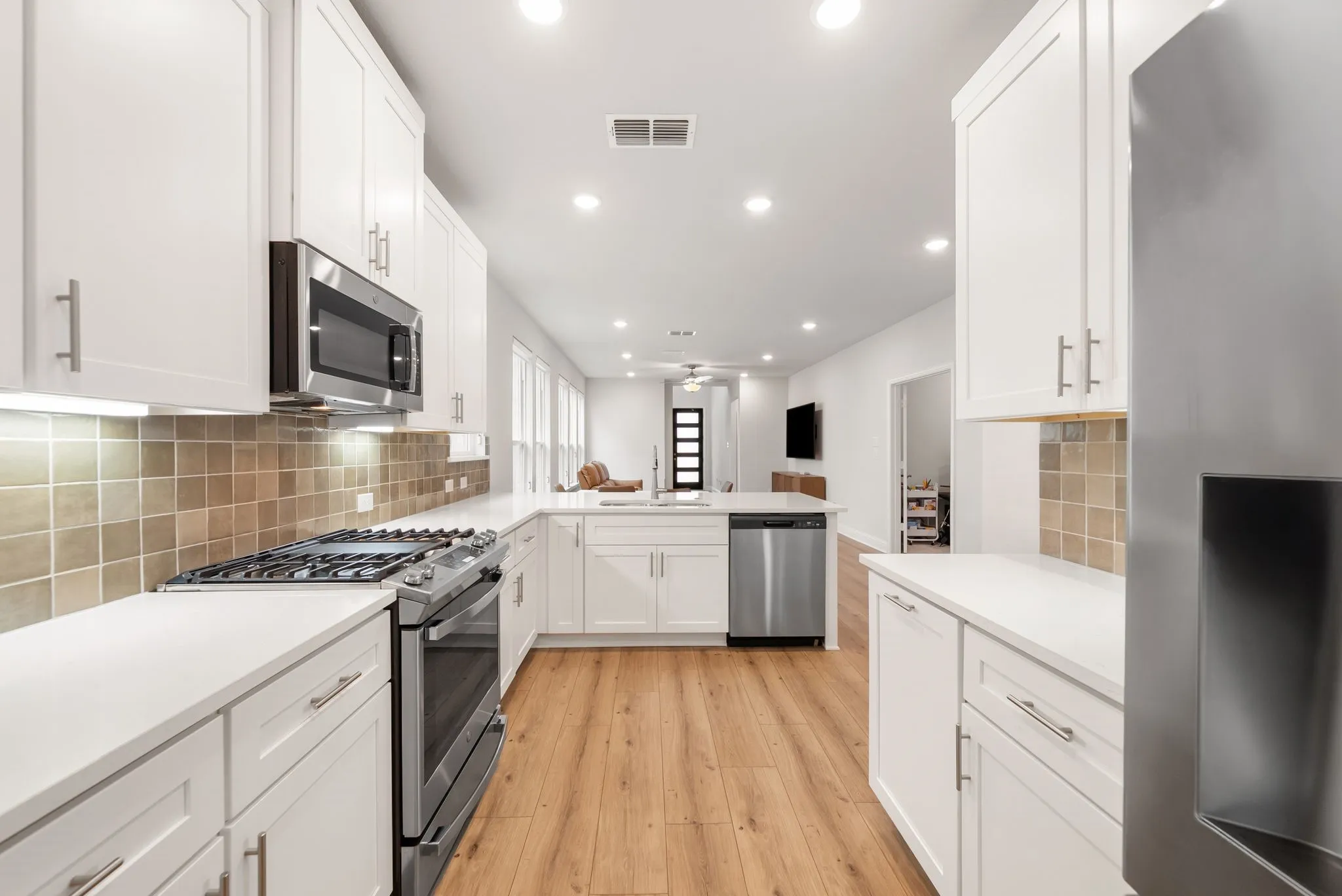 Single Family Residence For Sale in Collin County , 11432 Chepstow Crescent Court, Frisco, Texas 75035, 5 Bedroom, 3 Bathroom, 2 Garage spaces, 2,409 Sqft, built in 2024, Preowned, mls#21223027, Real Estate Agent in Frisco, Homes For Sale in Collin county, Homes For Sale in Frisco, Realtor in Frisco Texas, Real Estate Brokerage Independent Realty Texas, Luminita Cordes Realtor