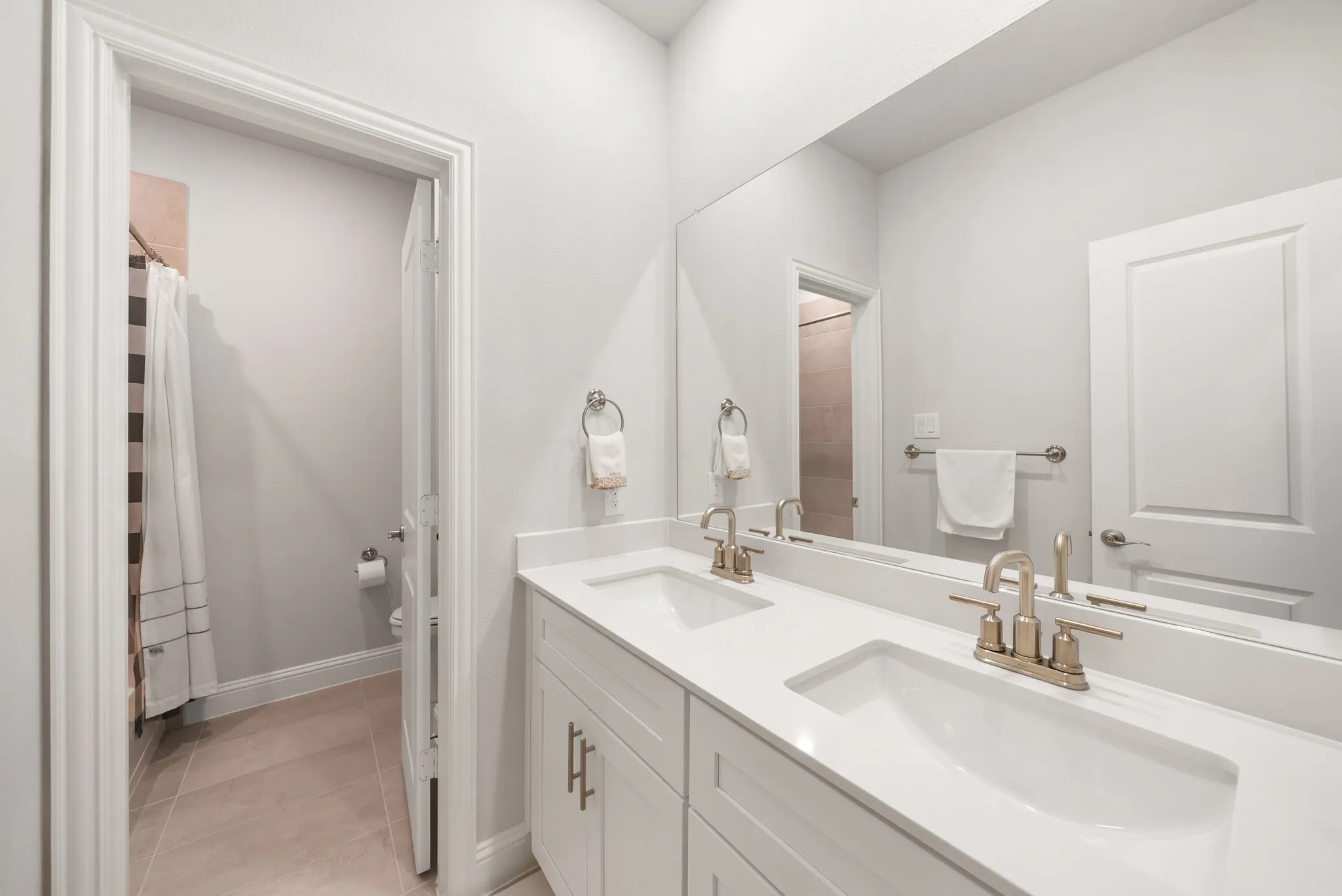 Single Family Residence For Sale in Collin County , 11432 Chepstow Crescent Court, Frisco, Texas 75035, 5 Bedroom, 3 Bathroom, 2 Garage spaces, 2,409 Sqft, built in 2024, Preowned, mls#21223027, Real Estate Agent in Frisco, Homes For Sale in Collin county, Homes For Sale in Frisco, Realtor in Frisco Texas, Real Estate Brokerage Independent Realty Texas, Luminita Cordes Realtor