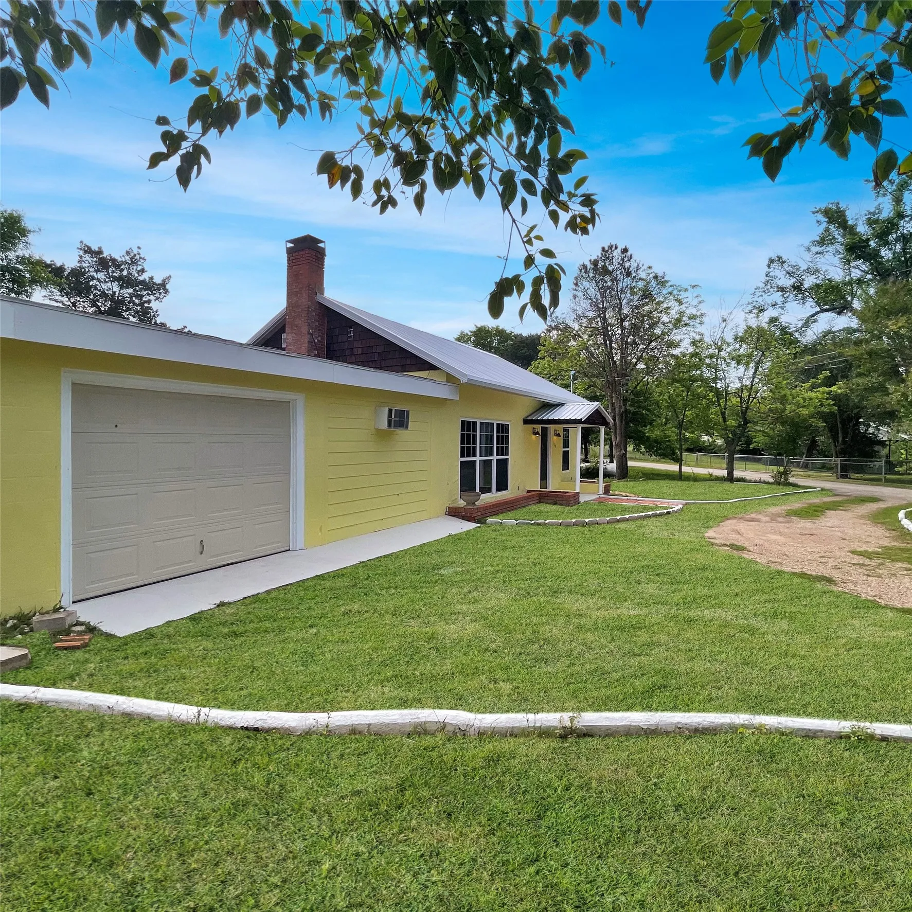 Single Family Residence For Sale in Hill County , 138 Seminole Trail, Whitney, Texas 76692, 3 Bedroom, 3 Bathroom, 1 Garage spaces, 1,746 Sqft, built in 0, mls#21240710, Real Estate Agent in Whitney, Homes For Sale in Hill county, Homes For Sale in Whitney, Realtor in Whitney Texas, Real Estate Brokerage Independent Realty Texas, Luminita Cordes Realtor