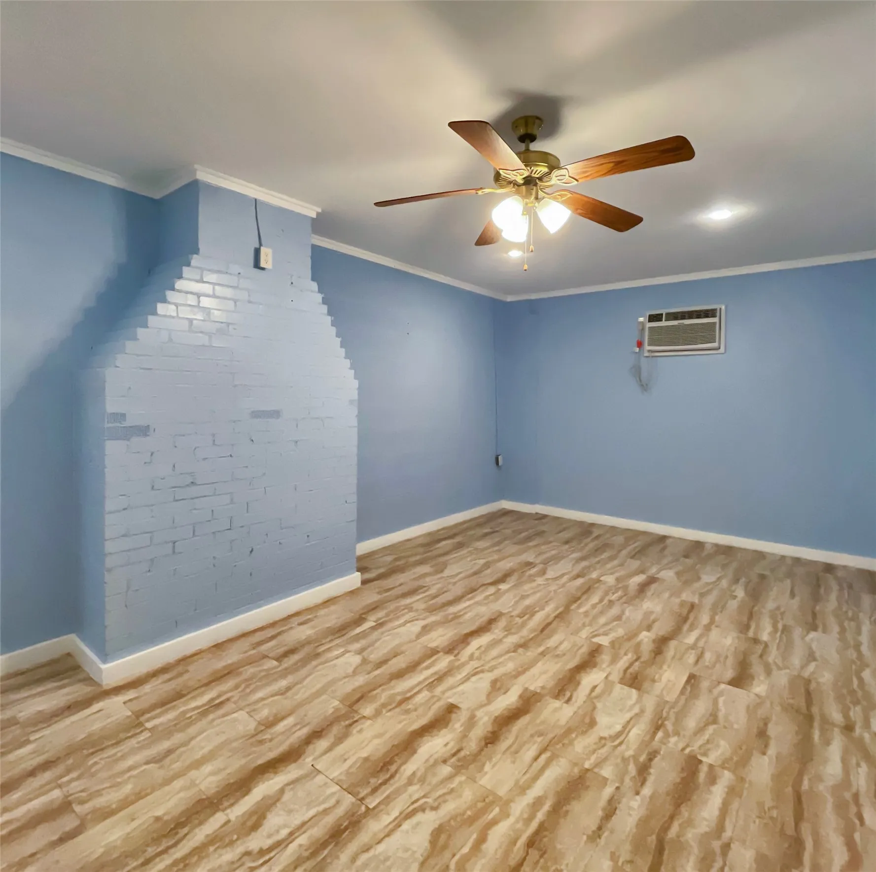 Single Family Residence For Sale in Hill County , 138 Seminole Trail, Whitney, Texas 76692, 3 Bedroom, 3 Bathroom, 1 Garage spaces, 1,746 Sqft, built in 0, mls#21240710, Real Estate Agent in Whitney, Homes For Sale in Hill county, Homes For Sale in Whitney, Realtor in Whitney Texas, Real Estate Brokerage Independent Realty Texas, Luminita Cordes Realtor