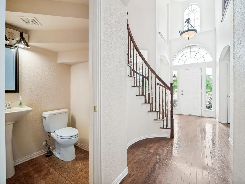Single Family Residence For Sale in Dallas County , 4317 Sea View Drive, Garland, Texas 75043, 5 Bedroom, 4 Bathroom, 3 Garage spaces, 4,011 Sqft, built in 2004, Preowned, mls#21239172, Real Estate Agent in Garland, Homes For Sale in Dallas county, Homes For Sale in Garland, Realtor in Garland Texas, Real Estate Brokerage Independent Realty Texas, Luminita Cordes Realtor