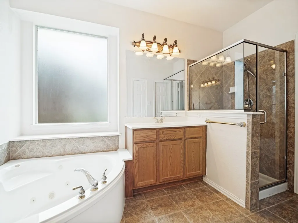 Single Family Residence For Sale in Dallas County , 4317 Sea View Drive, Garland, Texas 75043, 5 Bedroom, 4 Bathroom, 3 Garage spaces, 4,011 Sqft, built in 2004, Preowned, mls#21239172, Real Estate Agent in Garland, Homes For Sale in Dallas county, Homes For Sale in Garland, Realtor in Garland Texas, Real Estate Brokerage Independent Realty Texas, Luminita Cordes Realtor