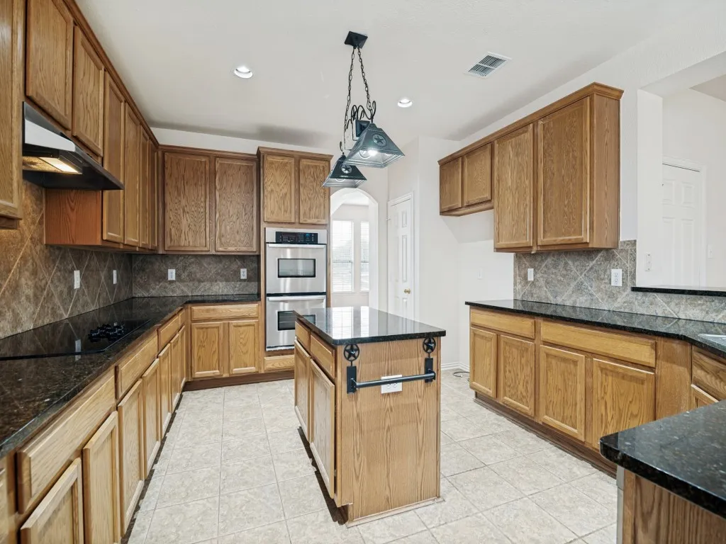 Single Family Residence For Sale in Dallas County , 4317 Sea View Drive, Garland, Texas 75043, 5 Bedroom, 4 Bathroom, 3 Garage spaces, 4,011 Sqft, built in 2004, Preowned, mls#21239172, Real Estate Agent in Garland, Homes For Sale in Dallas county, Homes For Sale in Garland, Realtor in Garland Texas, Real Estate Brokerage Independent Realty Texas, Luminita Cordes Realtor