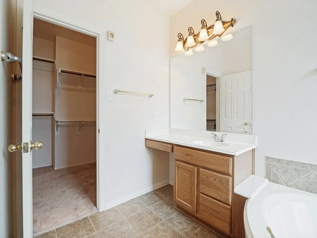 Single Family Residence For Sale in Dallas County , 4317 Sea View Drive, Garland, Texas 75043, 5 Bedroom, 4 Bathroom, 3 Garage spaces, 4,011 Sqft, built in 2004, Preowned, mls#21239172, Real Estate Agent in Garland, Homes For Sale in Dallas county, Homes For Sale in Garland, Realtor in Garland Texas, Real Estate Brokerage Independent Realty Texas, Luminita Cordes Realtor