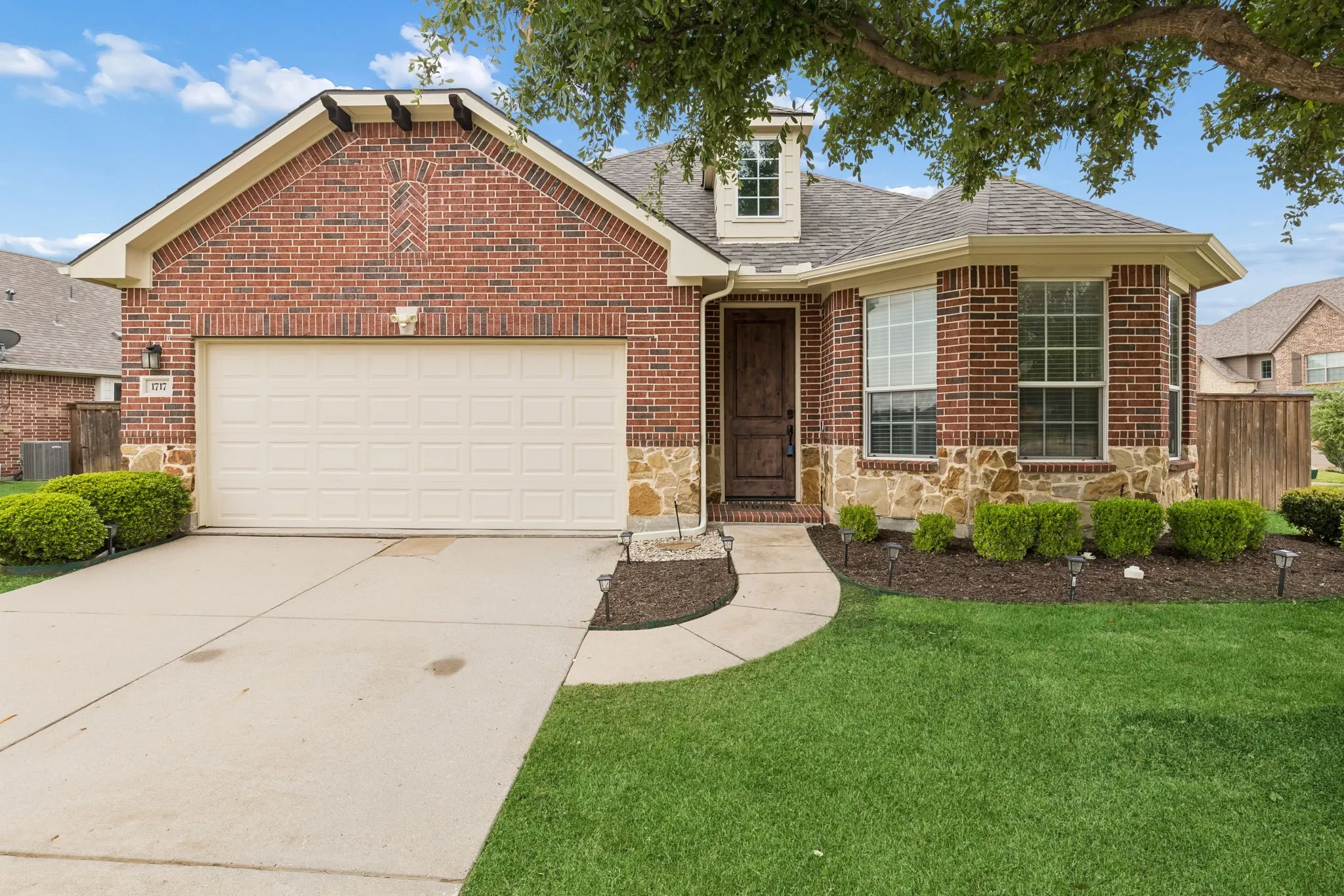 Single Family Residence For Sale in Denton County , 1717 Tahoe Trail, Prosper, Texas 75078, 3 Bedroom, 2 Bathroom, 2 Garage spaces, 1,828 Sqft, built in 2007, Preowned, mls#21240612, Real Estate Agent in Prosper, Homes For Sale in Denton county, Homes For Sale in Prosper, Realtor in Prosper Texas, Real Estate Brokerage Independent Realty Texas, Luminita Cordes Realtor