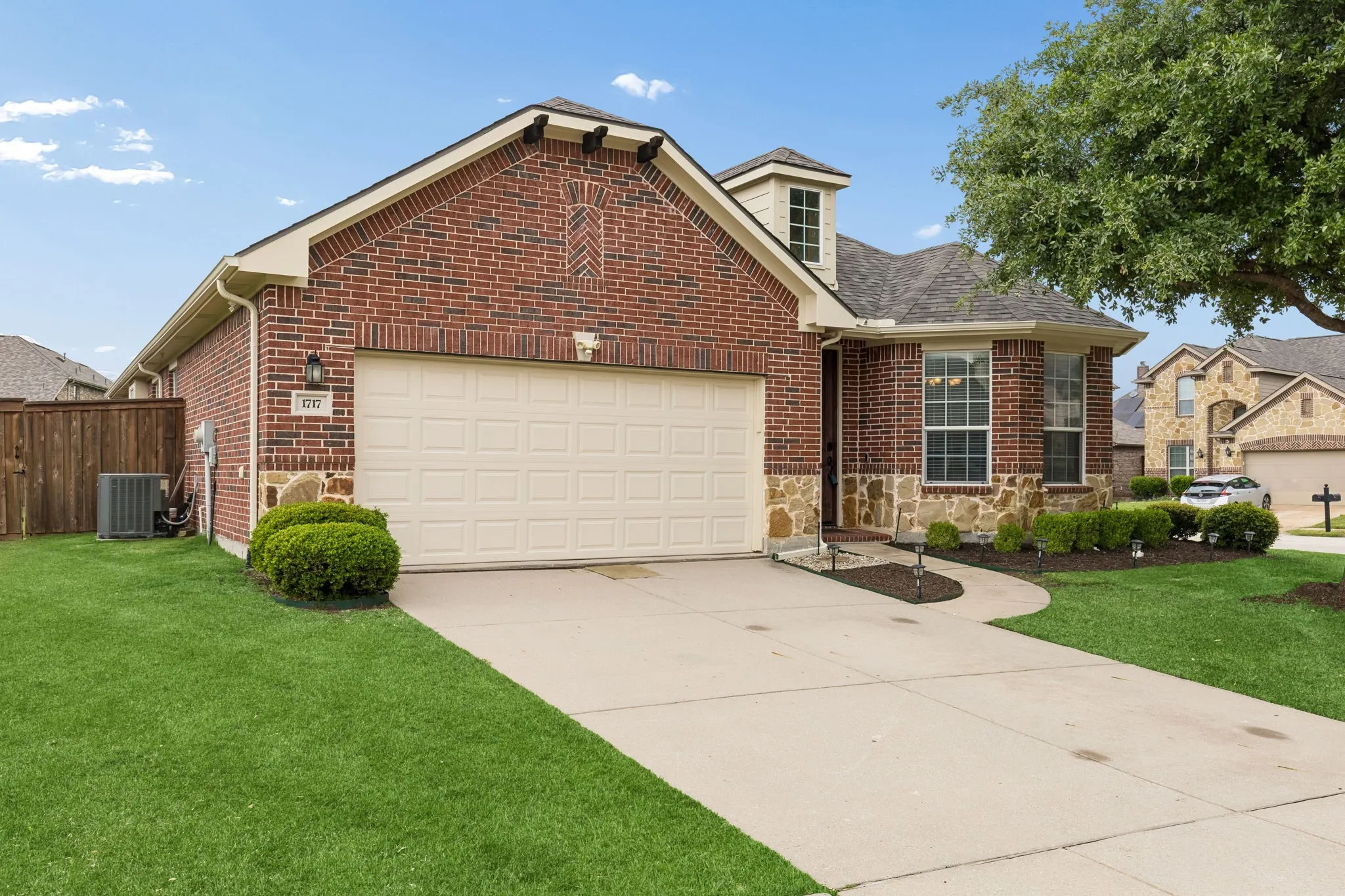 Single Family Residence For Sale in Denton County , 1717 Tahoe Trail, Prosper, Texas 75078, 3 Bedroom, 2 Bathroom, 2 Garage spaces, 1,828 Sqft, built in 2007, Preowned, mls#21240612, Real Estate Agent in Prosper, Homes For Sale in Denton county, Homes For Sale in Prosper, Realtor in Prosper Texas, Real Estate Brokerage Independent Realty Texas, Luminita Cordes Realtor