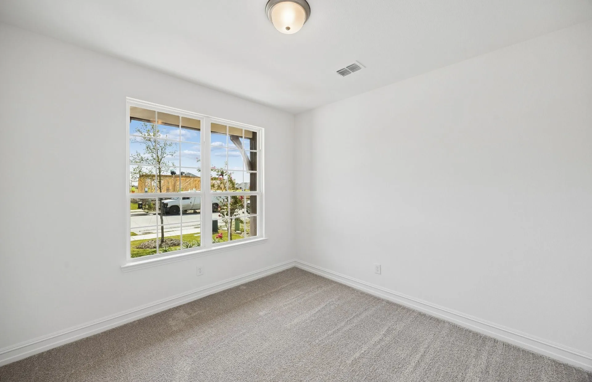 Secondary bedroom off home entry