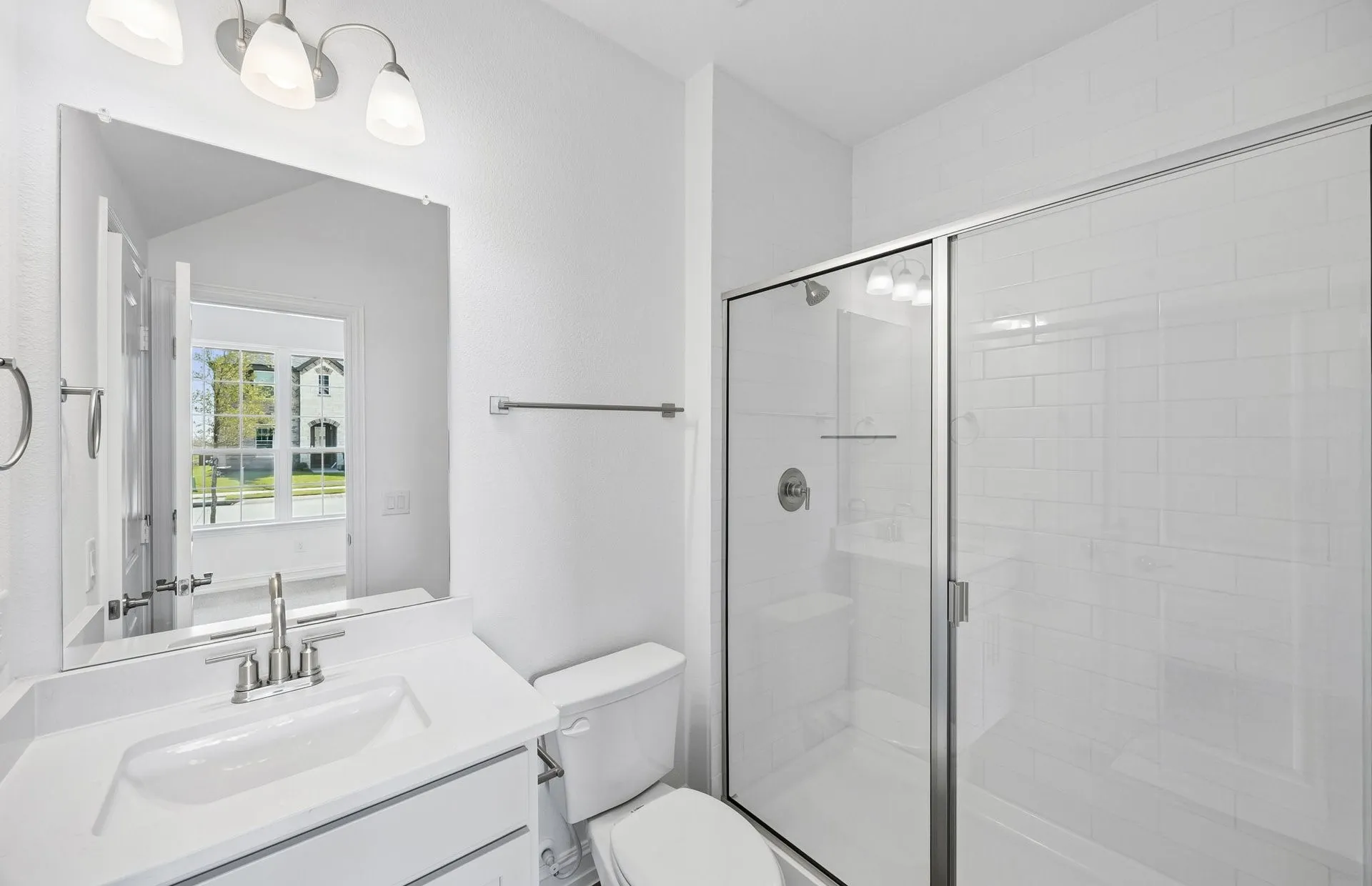 Secondary bath on first level
