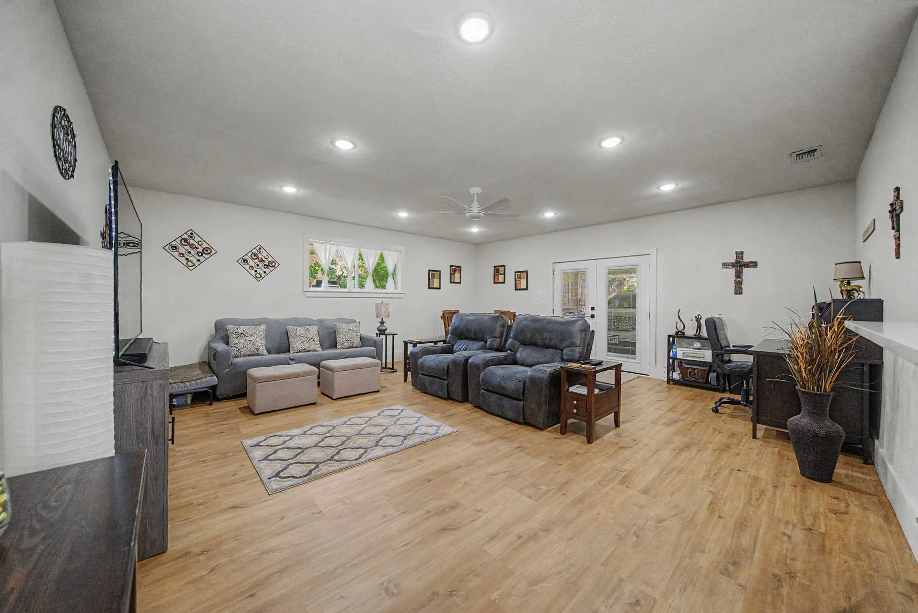 Single Family Residence For Sale in Palo Pinto County , 401 NW 32nd Street, Mineral Wells, Texas 76067, 3 Bedrooms, 2 Bathrooms, Garage spaces, 2,238 Sqft, built in 1963, Preowned, Price $320,000, mls#21240131, Real Estate Agent in Mineral Wells, Homes For Sale in Palo Pinto county, Homes For Sale in Mineral Wells, Realtor in Mineral Wells Texas, Real Estate Brokerage Independent Realty Texas, Luminita Cordes Realtor