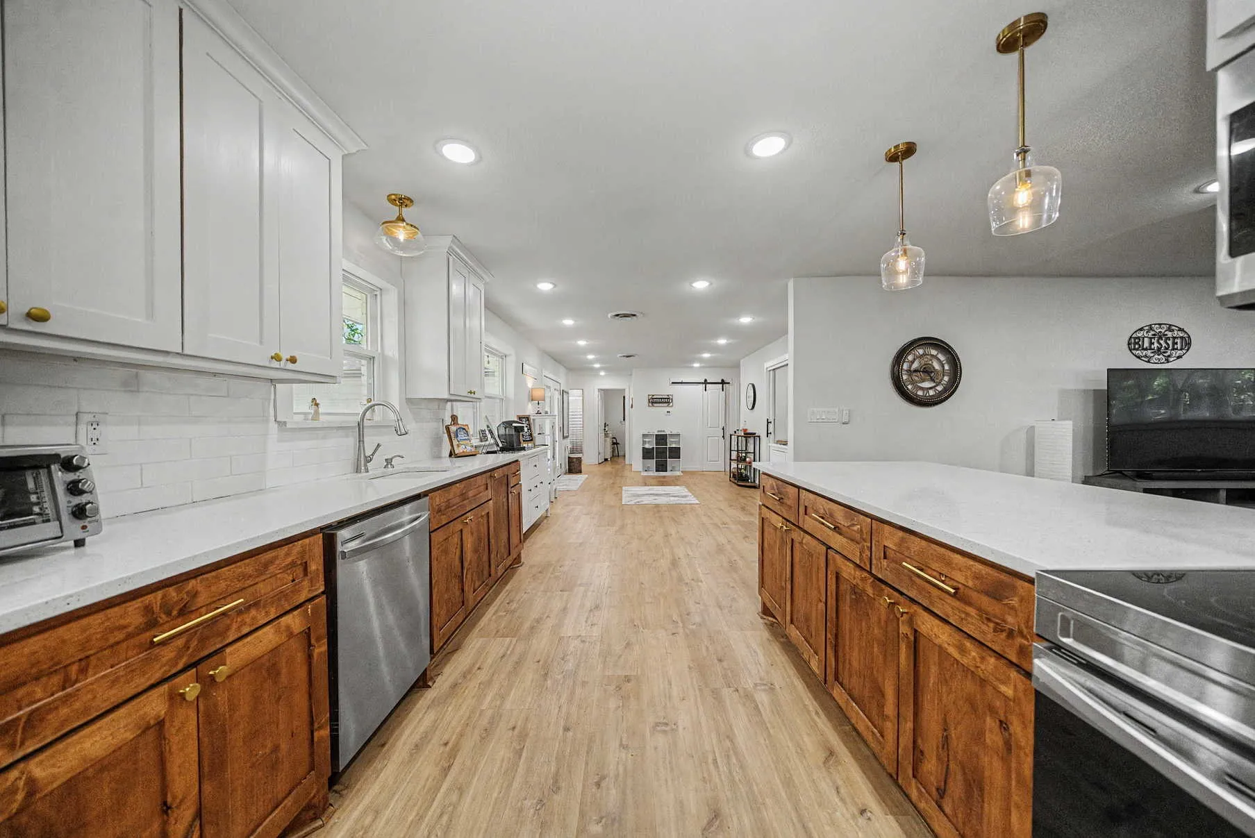 Single Family Residence For Sale in Palo Pinto County , 401 NW 32nd Street, Mineral Wells, Texas 76067, 3 Bedrooms, 2 Bathrooms, Garage spaces, 2,238 Sqft, built in 1963, Preowned, Price $320,000, mls#21240131, Real Estate Agent in Mineral Wells, Homes For Sale in Palo Pinto county, Homes For Sale in Mineral Wells, Realtor in Mineral Wells Texas, Real Estate Brokerage Independent Realty Texas, Luminita Cordes Realtor