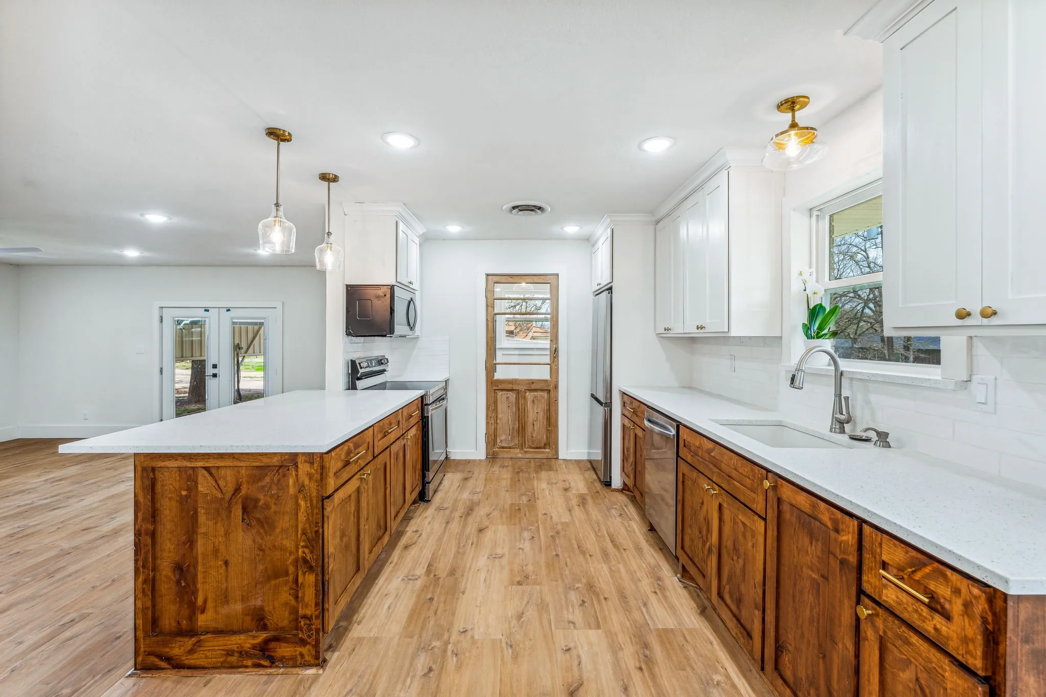 Single Family Residence For Sale in Palo Pinto County , 401 NW 32nd Street, Mineral Wells, Texas 76067, 3 Bedrooms, 2 Bathrooms, Garage spaces, 2,238 Sqft, built in 1963, Preowned, Price $320,000, mls#21240131, Real Estate Agent in Mineral Wells, Homes For Sale in Palo Pinto county, Homes For Sale in Mineral Wells, Realtor in Mineral Wells Texas, Real Estate Brokerage Independent Realty Texas, Luminita Cordes Realtor