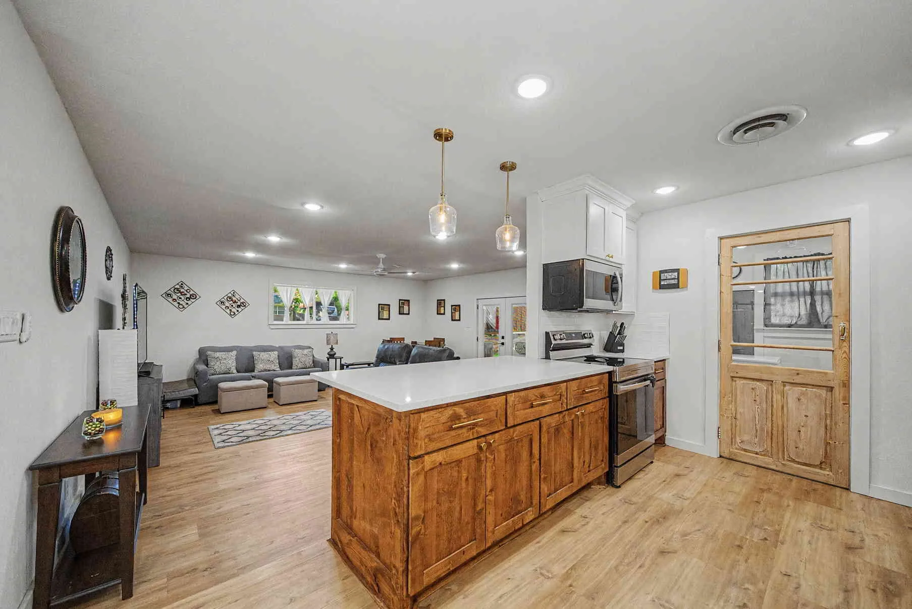 Single Family Residence For Sale in Palo Pinto County , 401 NW 32nd Street, Mineral Wells, Texas 76067, 3 Bedrooms, 2 Bathrooms, Garage spaces, 2,238 Sqft, built in 1963, Preowned, Price $320,000, mls#21240131, Real Estate Agent in Mineral Wells, Homes For Sale in Palo Pinto county, Homes For Sale in Mineral Wells, Realtor in Mineral Wells Texas, Real Estate Brokerage Independent Realty Texas, Luminita Cordes Realtor