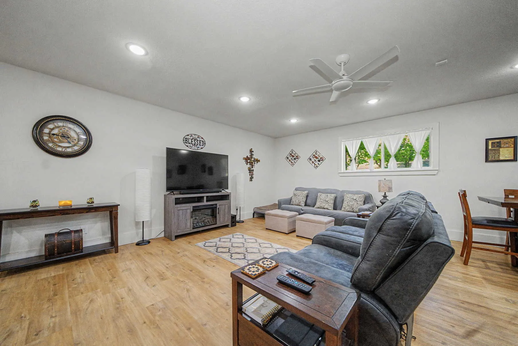 Single Family Residence For Sale in Palo Pinto County , 401 NW 32nd Street, Mineral Wells, Texas 76067, 3 Bedrooms, 2 Bathrooms, Garage spaces, 2,238 Sqft, built in 1963, Preowned, Price $320,000, mls#21240131, Real Estate Agent in Mineral Wells, Homes For Sale in Palo Pinto county, Homes For Sale in Mineral Wells, Realtor in Mineral Wells Texas, Real Estate Brokerage Independent Realty Texas, Luminita Cordes Realtor