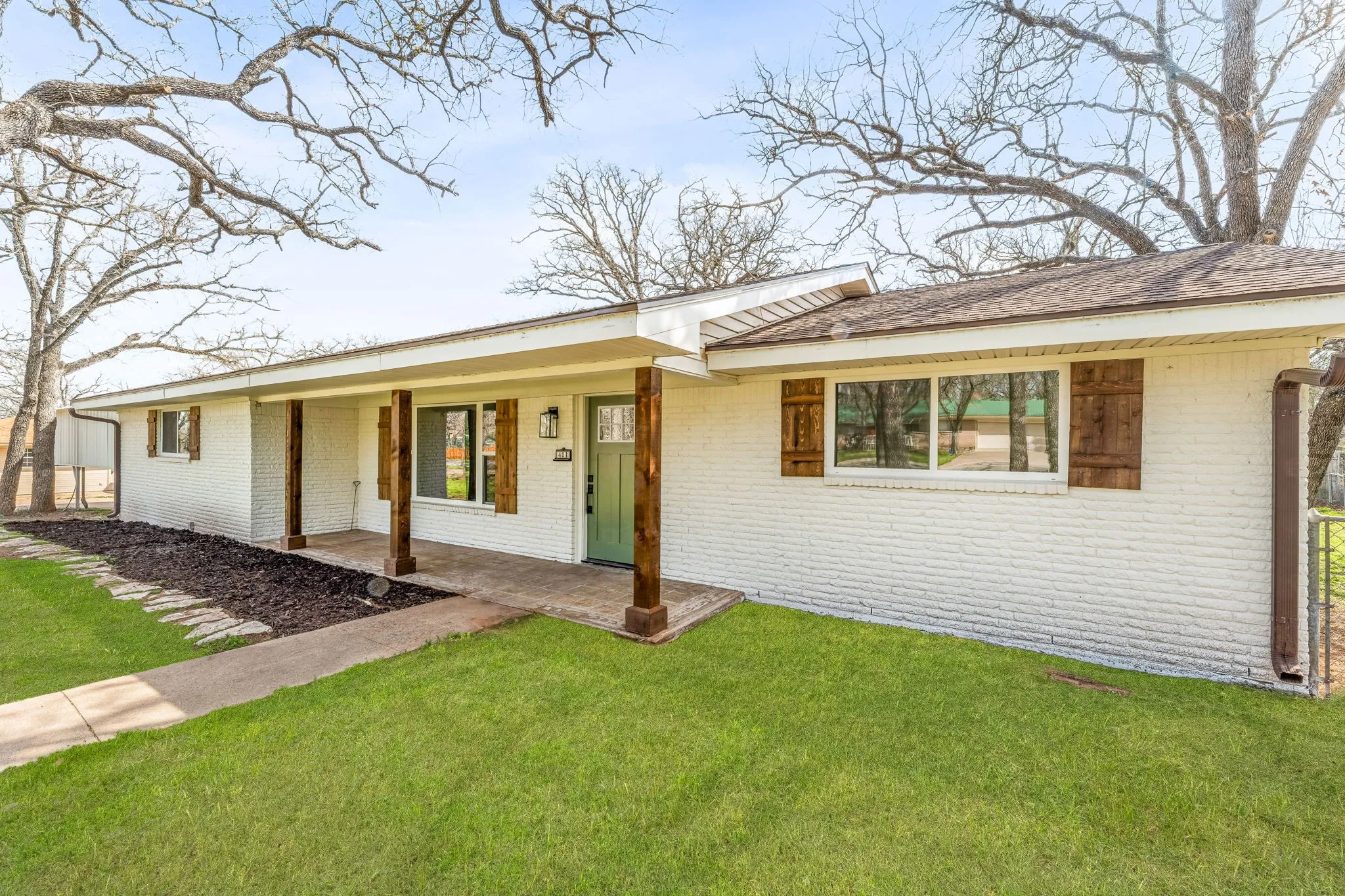 Single Family Residence For Sale in Palo Pinto County , 401 NW 32nd Street, Mineral Wells, Texas 76067, 3 Bedrooms, 2 Bathrooms, Garage spaces, 2,238 Sqft, built in 1963, Preowned, Price $320,000, mls#21240131, Real Estate Agent in Mineral Wells, Homes For Sale in Palo Pinto county, Homes For Sale in Mineral Wells, Realtor in Mineral Wells Texas, Real Estate Brokerage Independent Realty Texas, Luminita Cordes Realtor