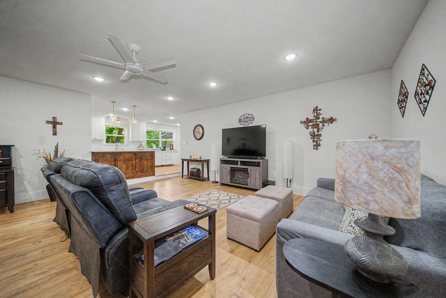 Single Family Residence For Sale in Palo Pinto County , 401 NW 32nd Street, Mineral Wells, Texas 76067, 3 Bedrooms, 2 Bathrooms, Garage spaces, 2,238 Sqft, built in 1963, Preowned, Price $320,000, mls#21240131, Real Estate Agent in Mineral Wells, Homes For Sale in Palo Pinto county, Homes For Sale in Mineral Wells, Realtor in Mineral Wells Texas, Real Estate Brokerage Independent Realty Texas, Luminita Cordes Realtor