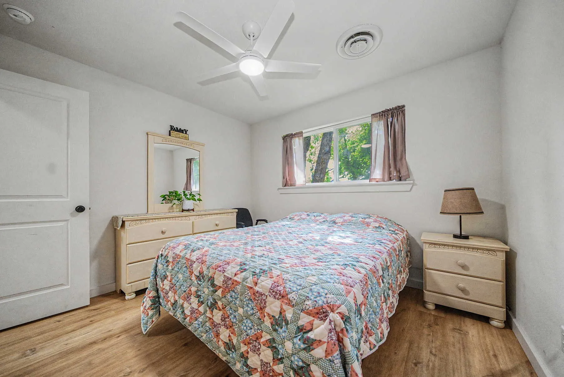 Single Family Residence For Sale in Palo Pinto County , 401 NW 32nd Street, Mineral Wells, Texas 76067, 3 Bedrooms, 2 Bathrooms, Garage spaces, 2,238 Sqft, built in 1963, Preowned, Price $320,000, mls#21240131, Real Estate Agent in Mineral Wells, Homes For Sale in Palo Pinto county, Homes For Sale in Mineral Wells, Realtor in Mineral Wells Texas, Real Estate Brokerage Independent Realty Texas, Luminita Cordes Realtor
