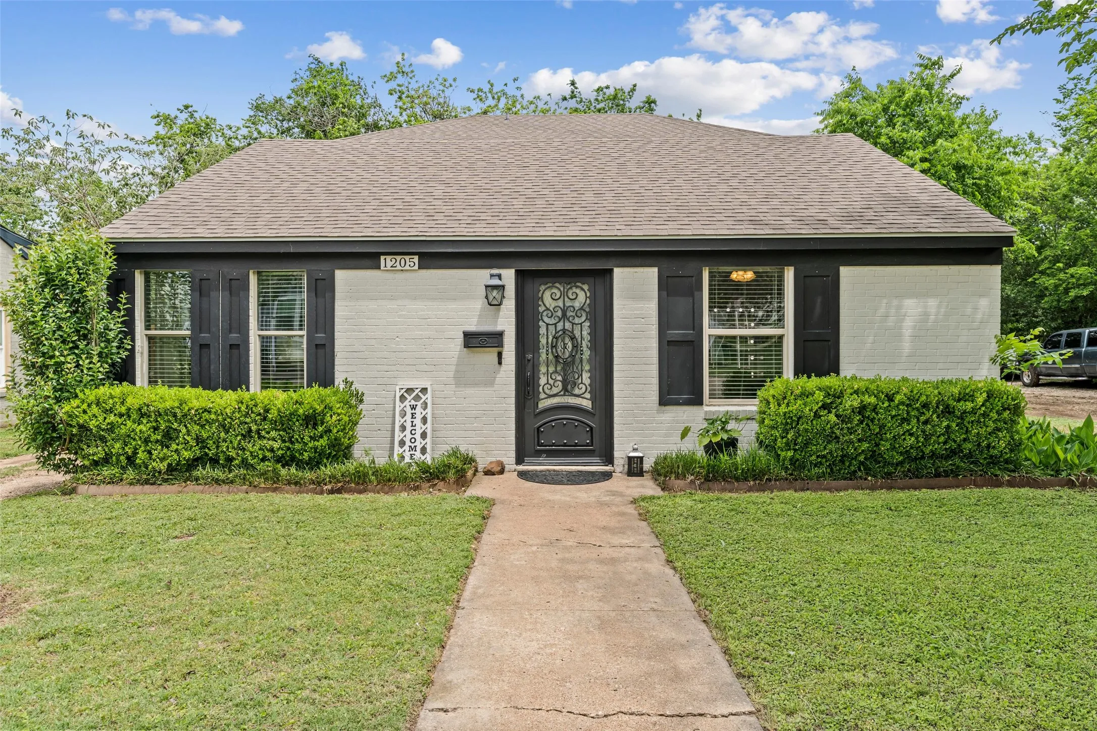 Single Family Residence For Sale in Mc Lennan County , 1205 N 17th Street, Waco, Texas 76707, 4 Bedroom, 3 Bathroom, Garage spaces, 1,795 Sqft, built in 1949, mls#21240111, Real Estate Agent in Waco, Homes For Sale in Mc Lennan county, Homes For Sale in Waco, Realtor in Waco Texas, Real Estate Brokerage Independent Realty Texas, Luminita Cordes Realtor