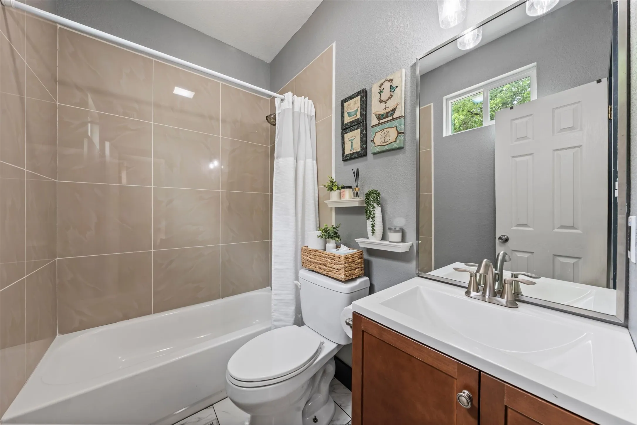 Single Family Residence For Sale in Mc Lennan County , 1205 N 17th Street, Waco, Texas 76707, 4 Bedroom, 3 Bathroom, Garage spaces, 1,795 Sqft, built in 1949, mls#21240111, Real Estate Agent in Waco, Homes For Sale in Mc Lennan county, Homes For Sale in Waco, Realtor in Waco Texas, Real Estate Brokerage Independent Realty Texas, Luminita Cordes Realtor