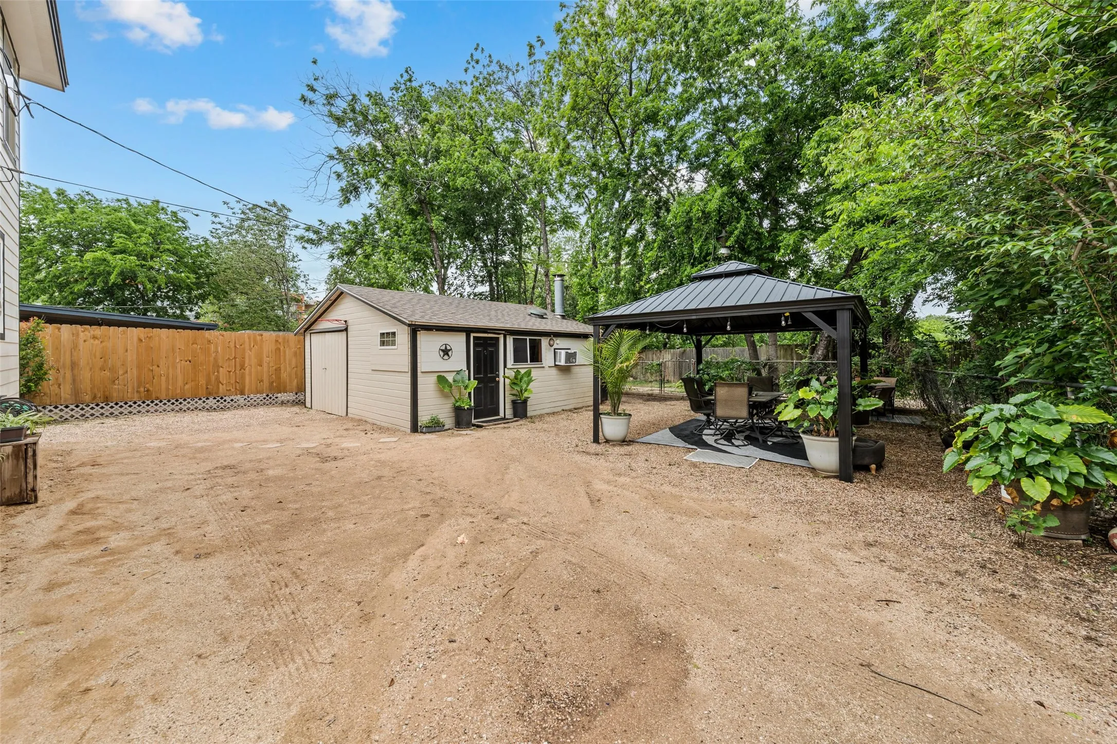 Single Family Residence For Sale in Mc Lennan County , 1205 N 17th Street, Waco, Texas 76707, 4 Bedroom, 3 Bathroom, Garage spaces, 1,795 Sqft, built in 1949, mls#21240111, Real Estate Agent in Waco, Homes For Sale in Mc Lennan county, Homes For Sale in Waco, Realtor in Waco Texas, Real Estate Brokerage Independent Realty Texas, Luminita Cordes Realtor