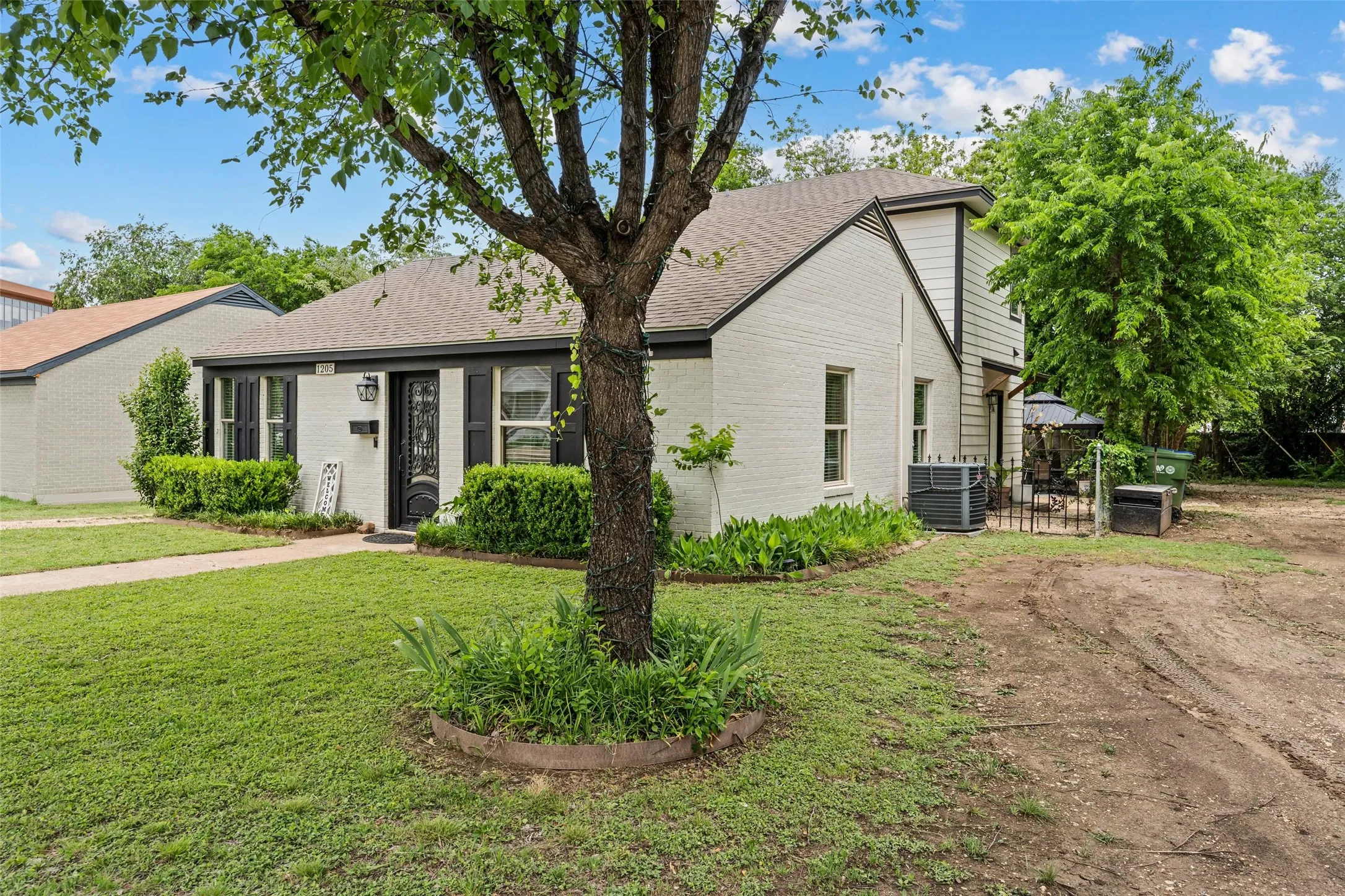 Single Family Residence For Sale in Mc Lennan County , 1205 N 17th Street, Waco, Texas 76707, 4 Bedroom, 3 Bathroom, Garage spaces, 1,795 Sqft, built in 1949, mls#21240111, Real Estate Agent in Waco, Homes For Sale in Mc Lennan county, Homes For Sale in Waco, Realtor in Waco Texas, Real Estate Brokerage Independent Realty Texas, Luminita Cordes Realtor