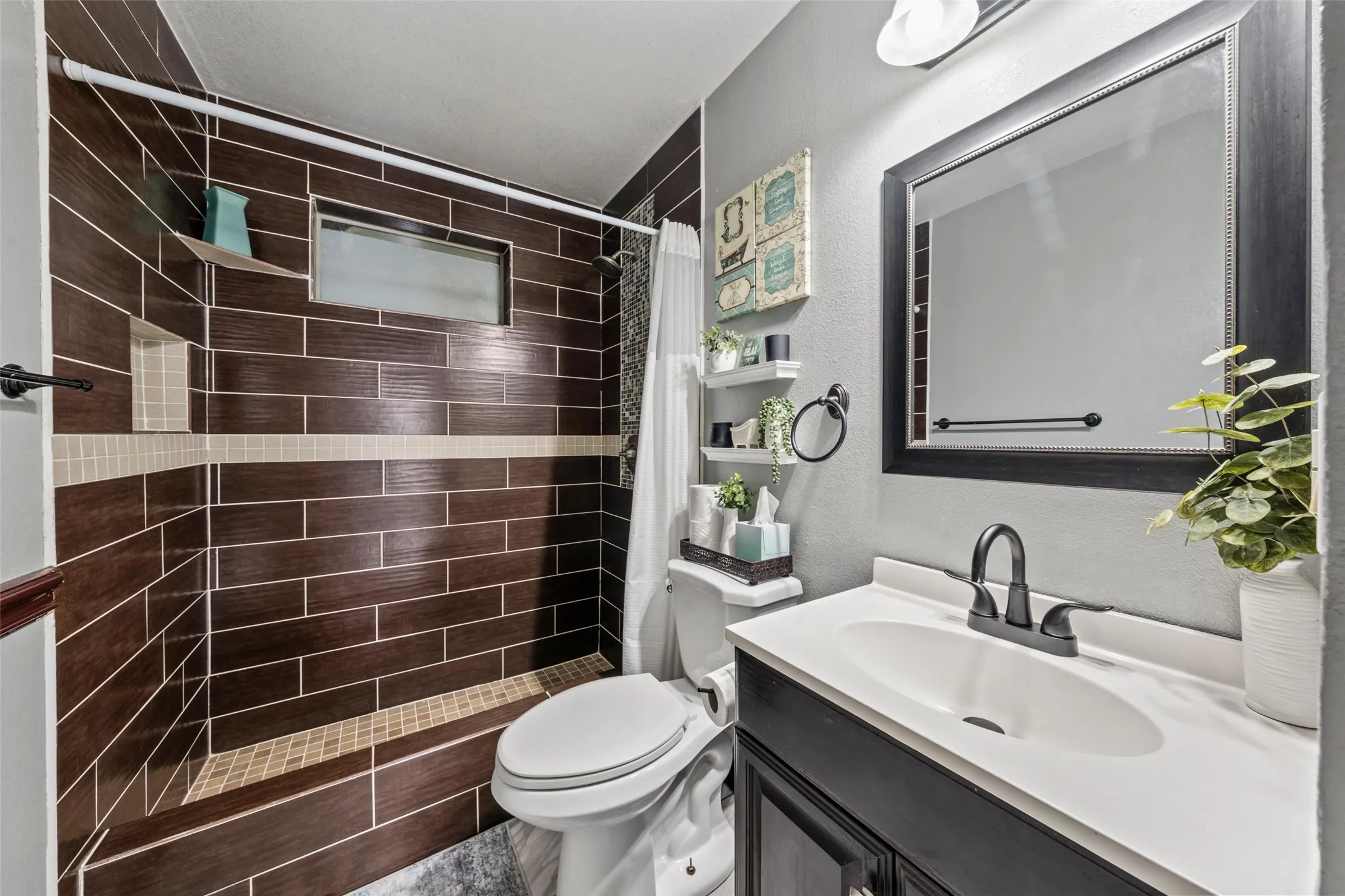 Single Family Residence For Sale in Mc Lennan County , 1205 N 17th Street, Waco, Texas 76707, 4 Bedroom, 3 Bathroom, Garage spaces, 1,795 Sqft, built in 1949, mls#21240111, Real Estate Agent in Waco, Homes For Sale in Mc Lennan county, Homes For Sale in Waco, Realtor in Waco Texas, Real Estate Brokerage Independent Realty Texas, Luminita Cordes Realtor