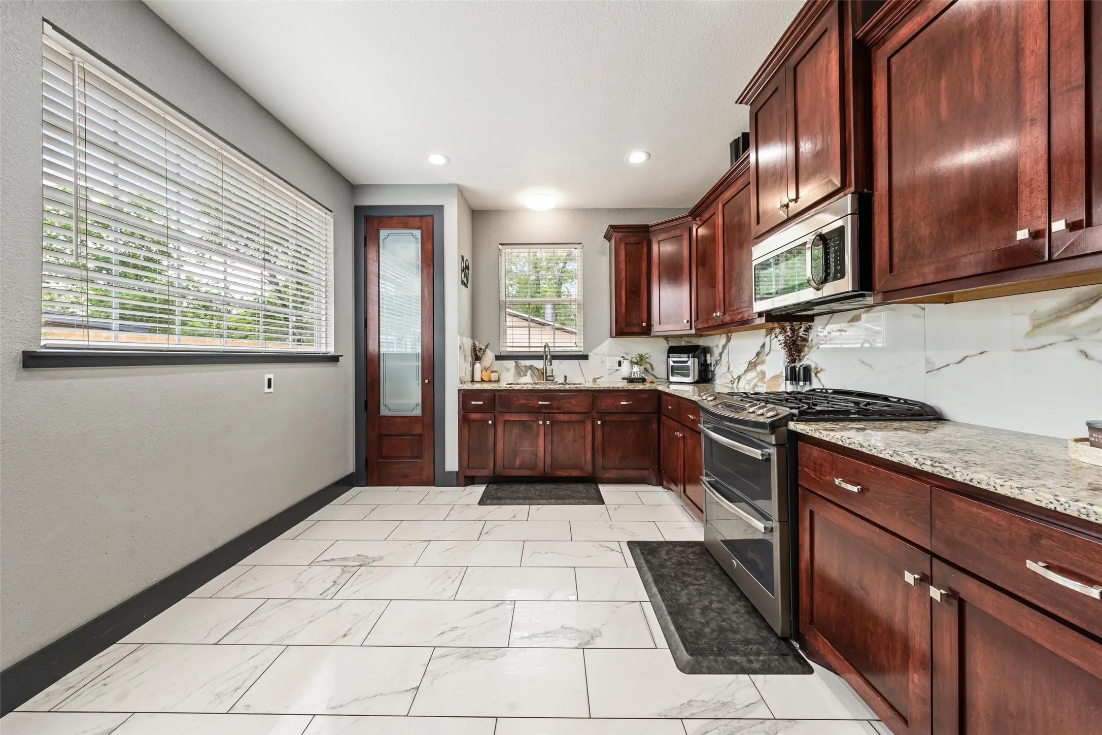 Single Family Residence For Sale in Mc Lennan County , 1205 N 17th Street, Waco, Texas 76707, 4 Bedroom, 3 Bathroom, Garage spaces, 1,795 Sqft, built in 1949, mls#21240111, Real Estate Agent in Waco, Homes For Sale in Mc Lennan county, Homes For Sale in Waco, Realtor in Waco Texas, Real Estate Brokerage Independent Realty Texas, Luminita Cordes Realtor