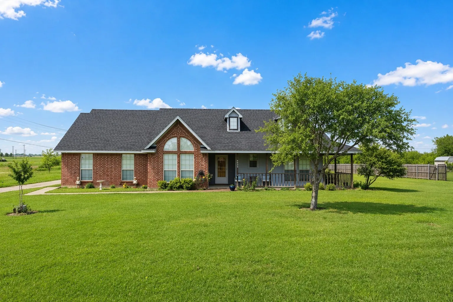 Single Family Residence For Sale in Kaufman County , 5955 Priscilla Lane, Kaufman, Texas 75142, 3 Bedroom, 2 Bathroom, 2 Garage spaces, 1,820 Sqft, built in 2005, Preowned, mls#21240775, Real Estate Agent in Kaufman, Homes For Sale in Kaufman county, Homes For Sale in Kaufman, Realtor in Kaufman Texas, Real Estate Brokerage Independent Realty Texas, Luminita Cordes Realtor