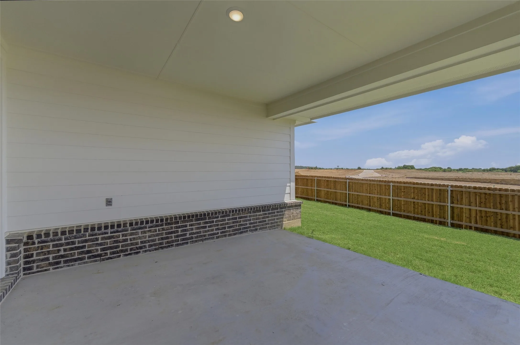 Covered patio featuring a concrete slab and recessed lighting