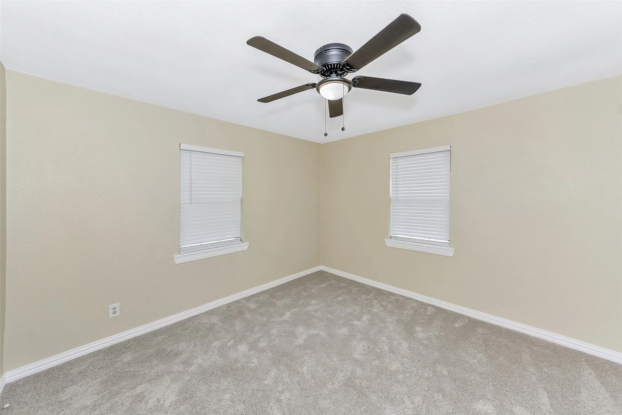 Single Family Residence For Sale in Tarrant County , 5924 Angus Drive, Fort Worth, Texas 76179, 4 Bedroom, 2 Bathroom, 2 Garage spaces, 1,752 Sqft, built in 1990, Preowned, mls#21240810, Real Estate Agent in Fort Worth, Homes For Sale in Tarrant county, Homes For Sale in Fort Worth, Realtor in Fort Worth Texas, Real Estate Brokerage Independent Realty Texas, Luminita Cordes Realtor