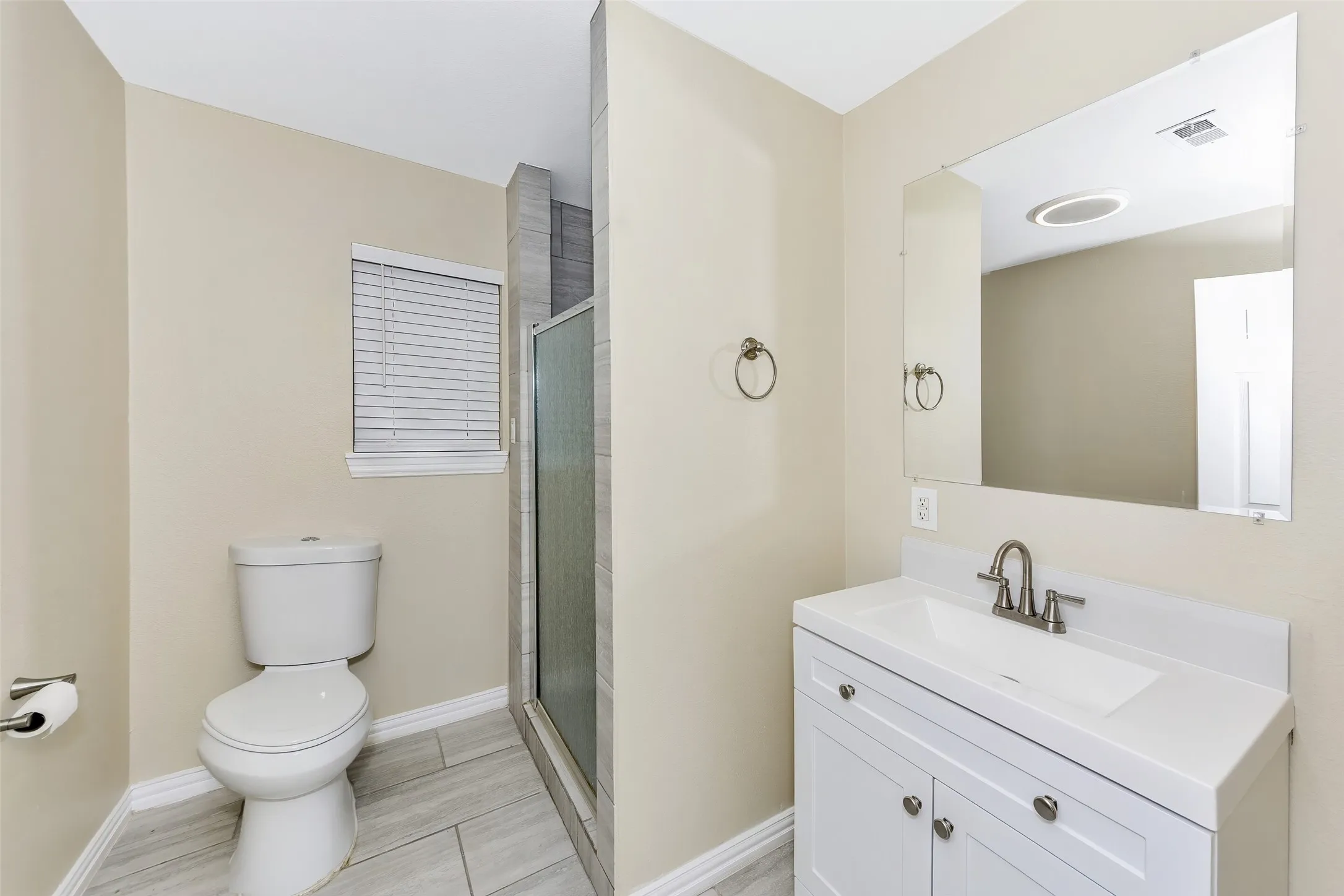 Single Family Residence For Sale in Tarrant County , 5924 Angus Drive, Fort Worth, Texas 76179, 4 Bedroom, 2 Bathroom, 2 Garage spaces, 1,752 Sqft, built in 1990, Preowned, mls#21240810, Real Estate Agent in Fort Worth, Homes For Sale in Tarrant county, Homes For Sale in Fort Worth, Realtor in Fort Worth Texas, Real Estate Brokerage Independent Realty Texas, Luminita Cordes Realtor