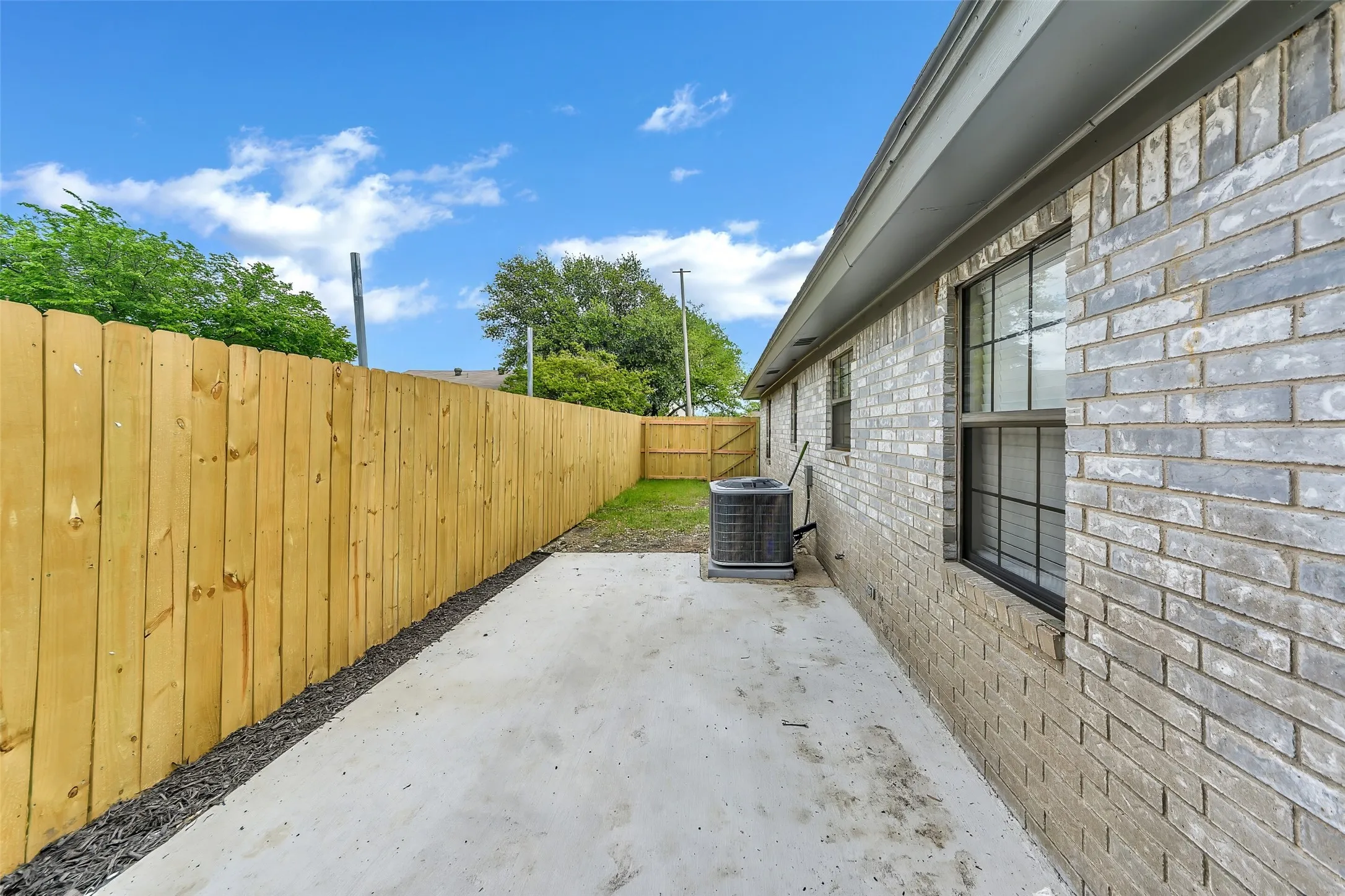 Single Family Residence For Sale in Tarrant County , 5924 Angus Drive, Fort Worth, Texas 76179, 4 Bedroom, 2 Bathroom, 2 Garage spaces, 1,752 Sqft, built in 1990, Preowned, mls#21240810, Real Estate Agent in Fort Worth, Homes For Sale in Tarrant county, Homes For Sale in Fort Worth, Realtor in Fort Worth Texas, Real Estate Brokerage Independent Realty Texas, Luminita Cordes Realtor