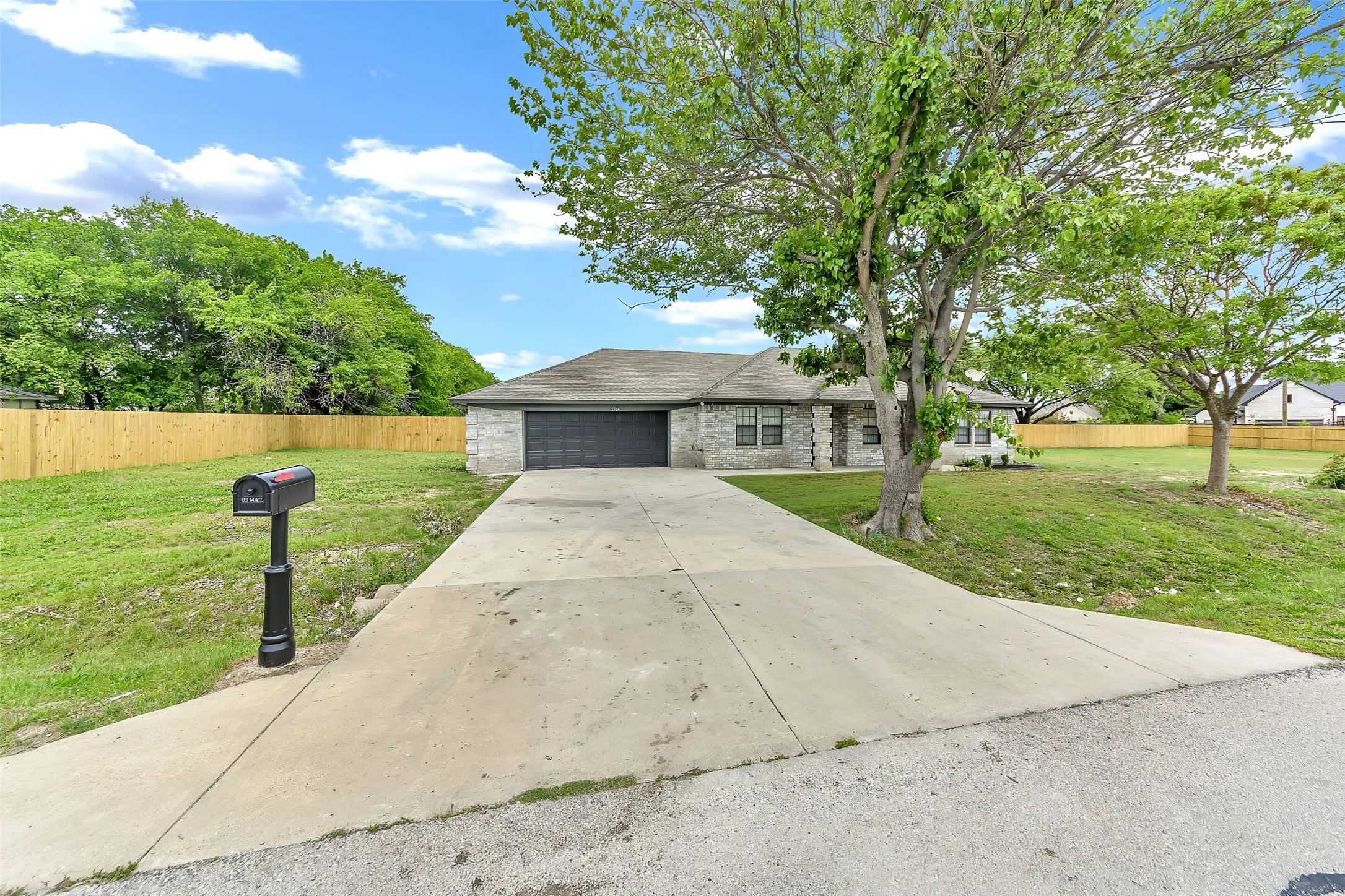 Single Family Residence For Sale in Tarrant County , 5924 Angus Drive, Fort Worth, Texas 76179, 4 Bedroom, 2 Bathroom, 2 Garage spaces, 1,752 Sqft, built in 1990, Preowned, mls#21240810, Real Estate Agent in Fort Worth, Homes For Sale in Tarrant county, Homes For Sale in Fort Worth, Realtor in Fort Worth Texas, Real Estate Brokerage Independent Realty Texas, Luminita Cordes Realtor